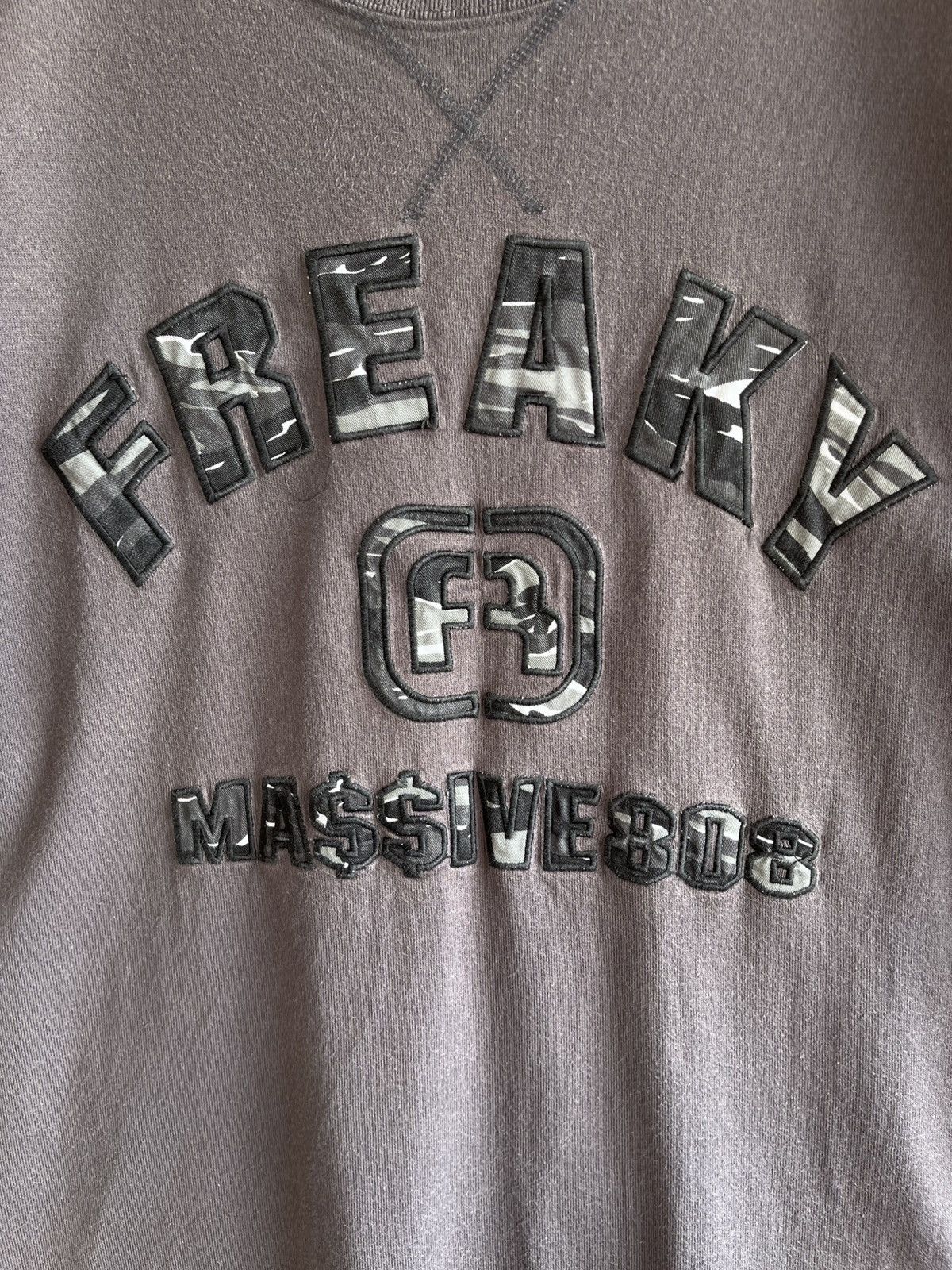 Massive Vintage 90s🔥FREAKY MASSIVE808🔥Big Logo Embroidery Tee Size US L / EU 52-54 / 3 - 4 Thumbnail