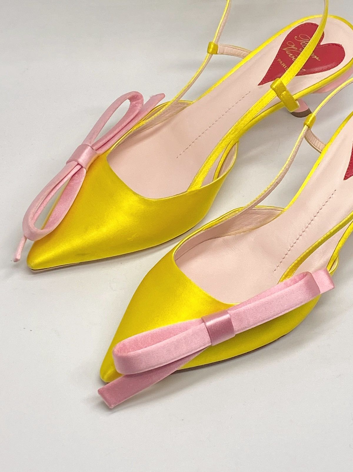 Roger Vivier Roger Vivier 55mm Virgule Bow satin pumps size 36.5 Size US 6.5 / IT 36.5 - 7 Thumbnail