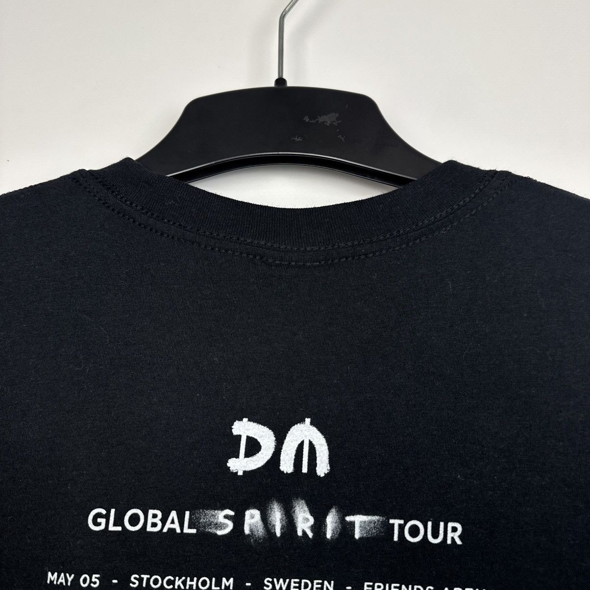 Gildan GLOBAL SPIRIT Y2K RARE TEE 2017 TOUR ROCK BAND BLACK T-SHIRT Size US XL / EU 56 / 4 - 20 Thumbnail