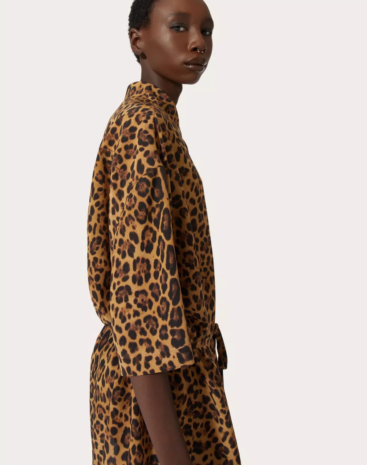 Valentino o1s1wg110625 Animalier Crepe Blouse in Leopard/Brown Size L / US 10 / IT 46 - 6 Thumbnail