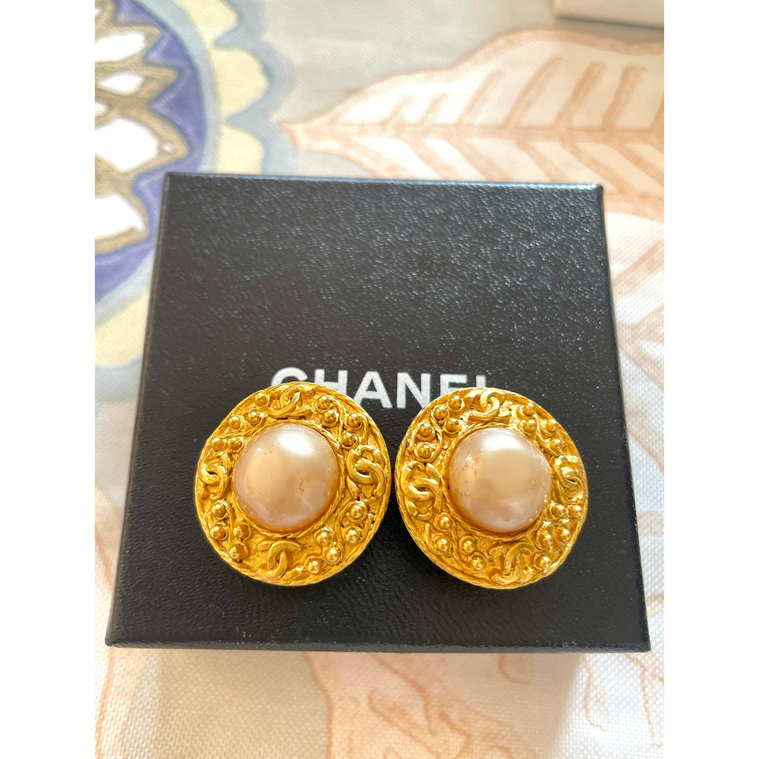 Chanel Vintage CHANEL round earrings with CC mark golden frames Size ONE SIZE - 4 Thumbnail