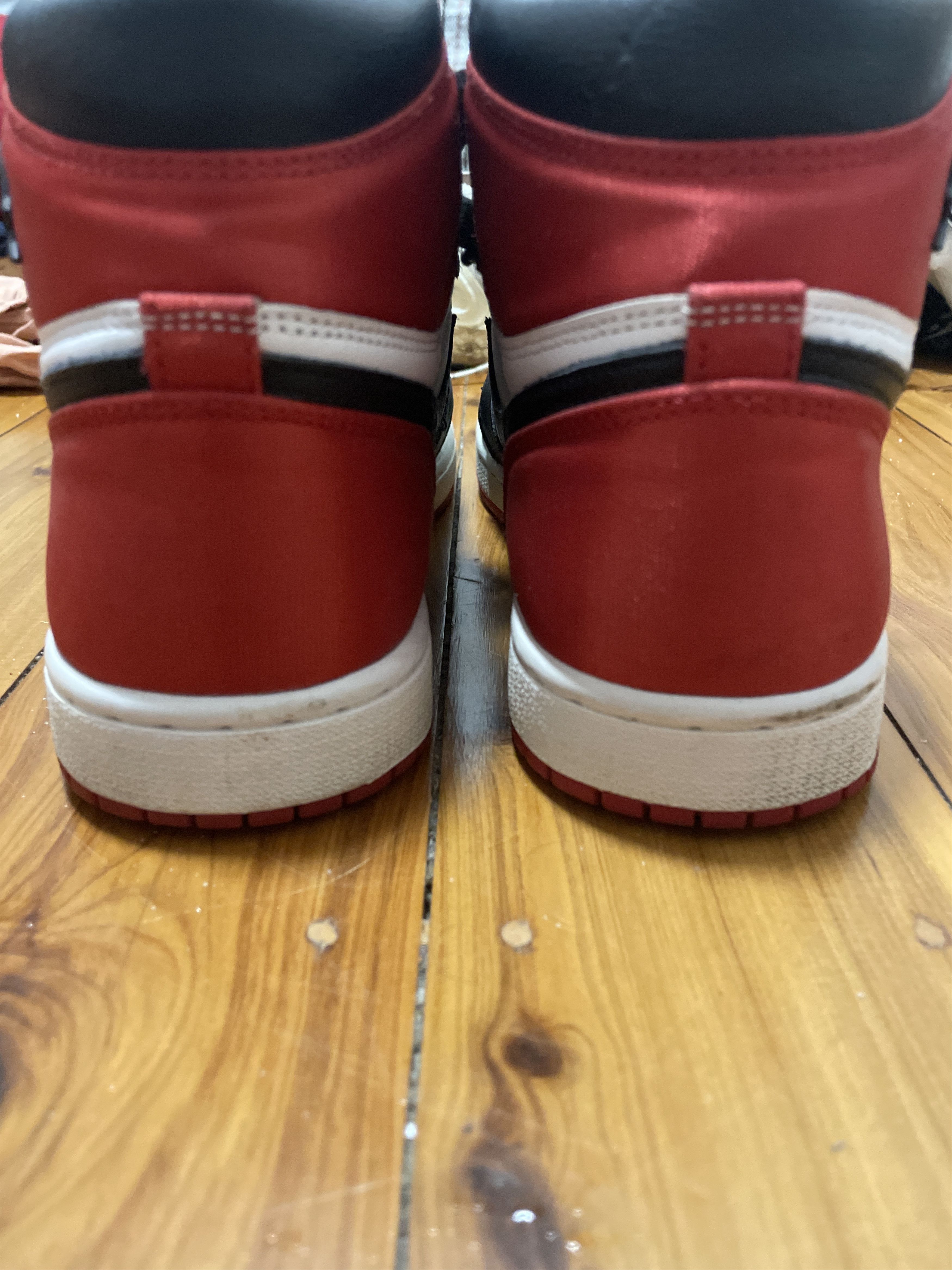 Jordan Brand × Nike Nike Air Jordan 1 Retro High Satin Black Toe Size US 9 / IT 39 - 7 Thumbnail
