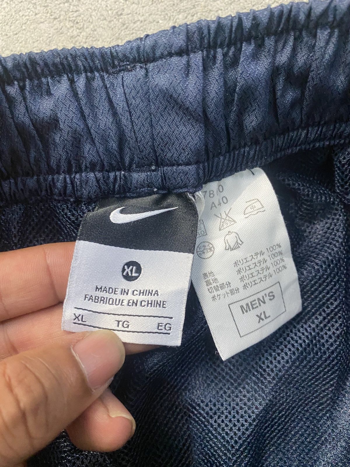 Carhartt Wip × Nike VINTAGE NIKE 90S BAGGY NYLON WIDE LEG SWOOSH TRACK PANTS Y2K Size US 26 / EU 42 - 3 Thumbnail