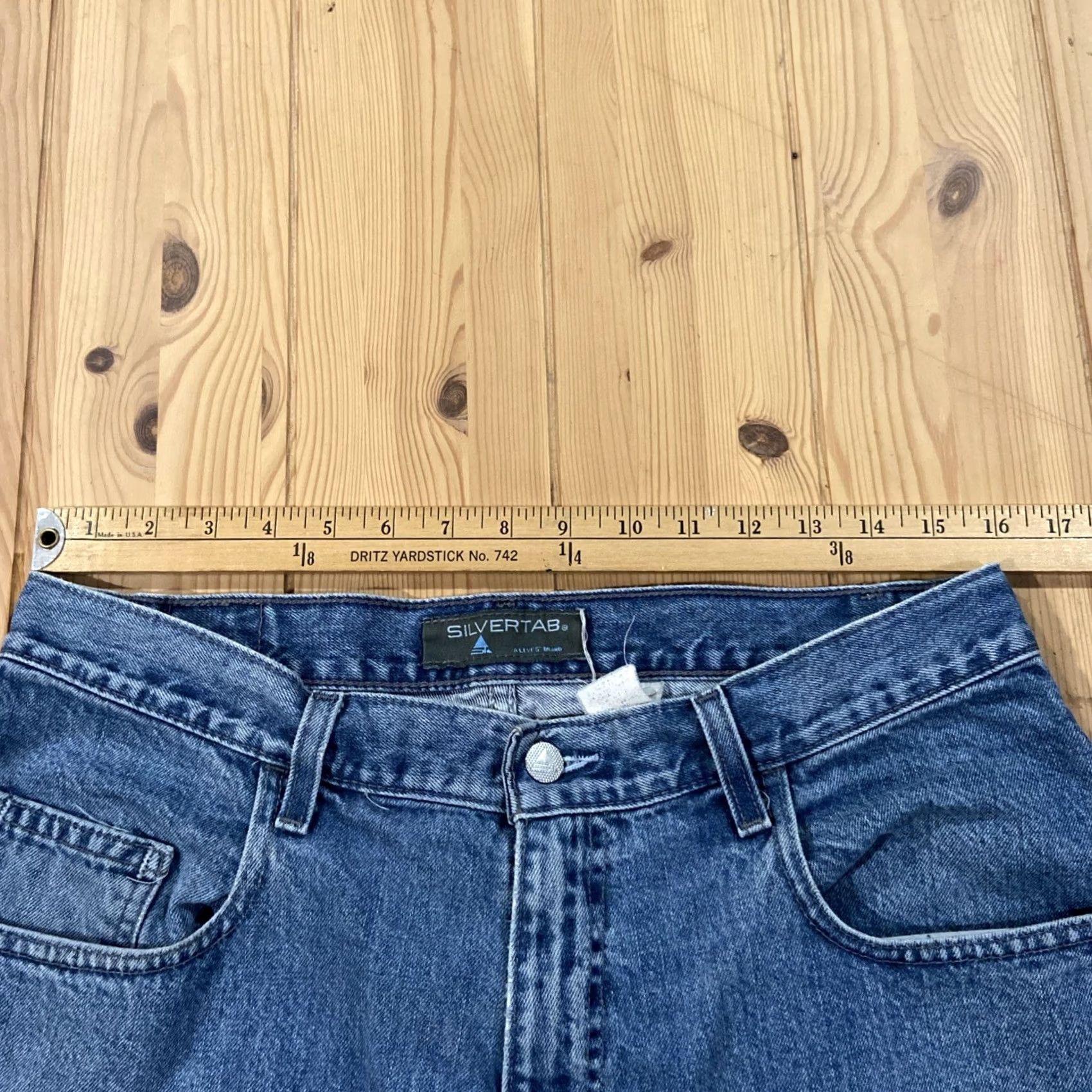 Levi's VINTAGE Levi's Silver Tab Jeans Light Wash Denim 33x27 Relaxed Straight 5-Pocket Mens Blue 90s American Theme Jeans Size US 33 - 5 Thumbnail