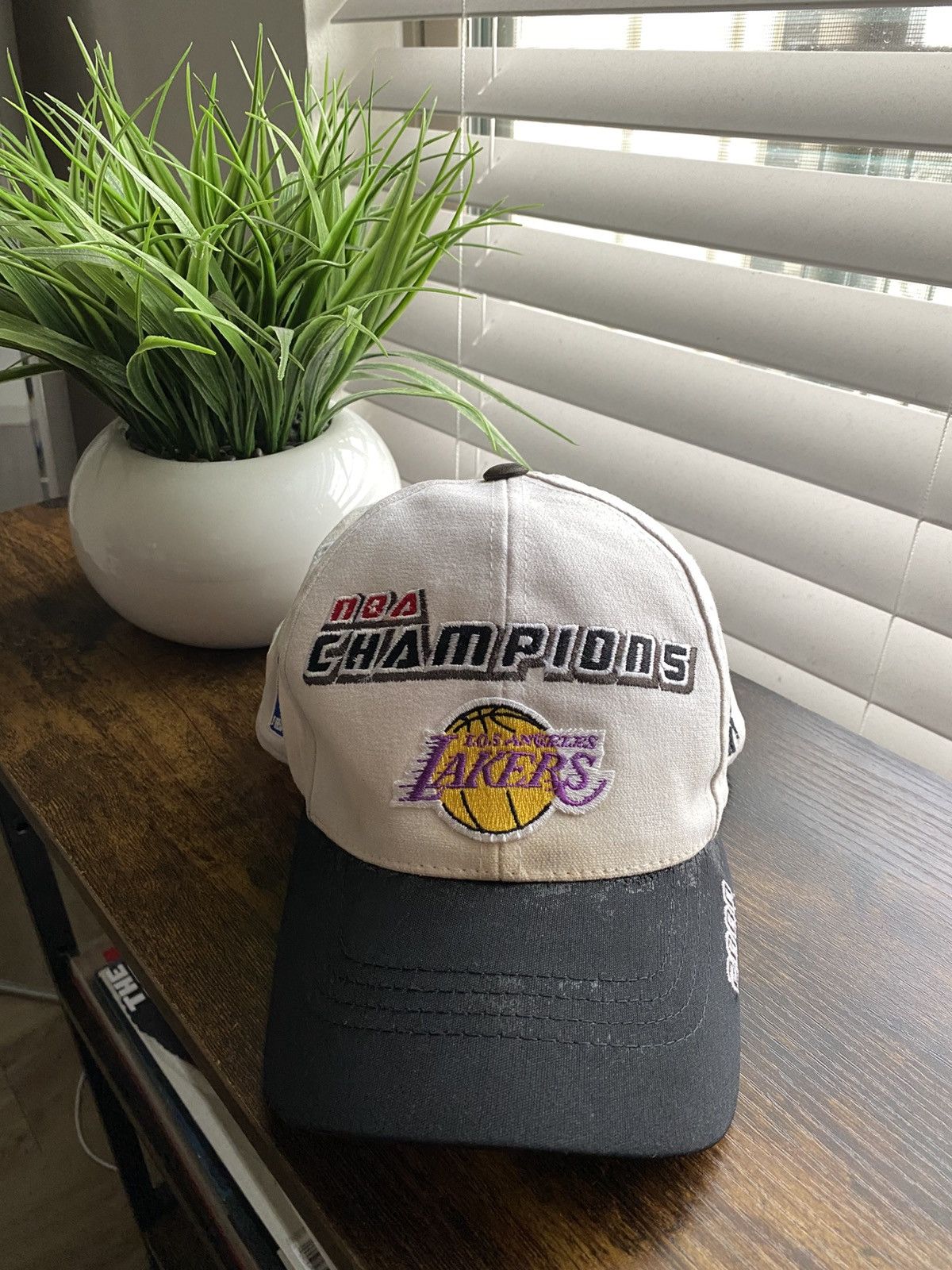 NBA Vintage 2000 LA Lakers NBA Champions Hat Size ONE SIZE - 1 Thumbnail