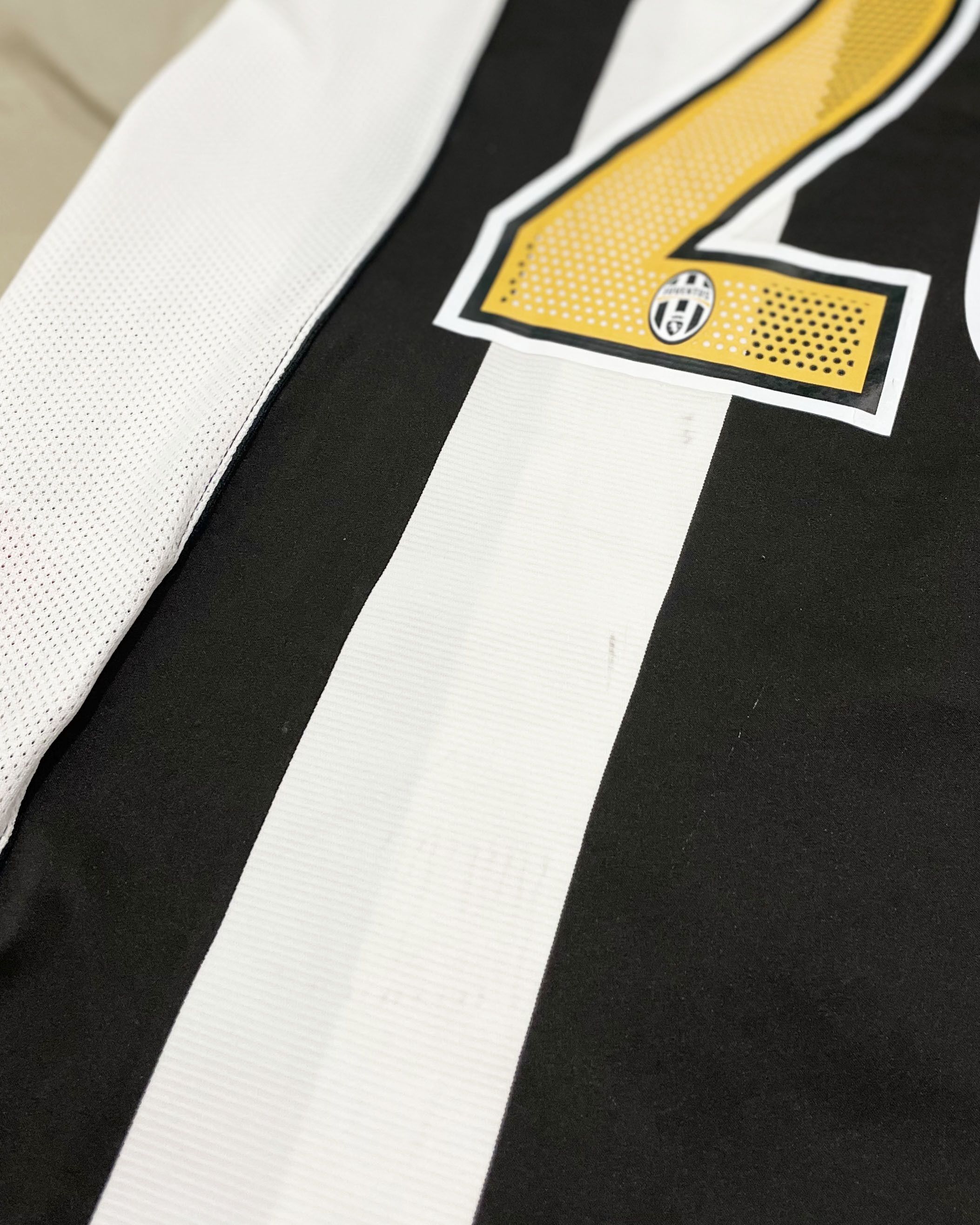 Nike Juventus Home Kit 2004 2005 Jersey Size US M / EU 48-50 / 2 - 8 Thumbnail