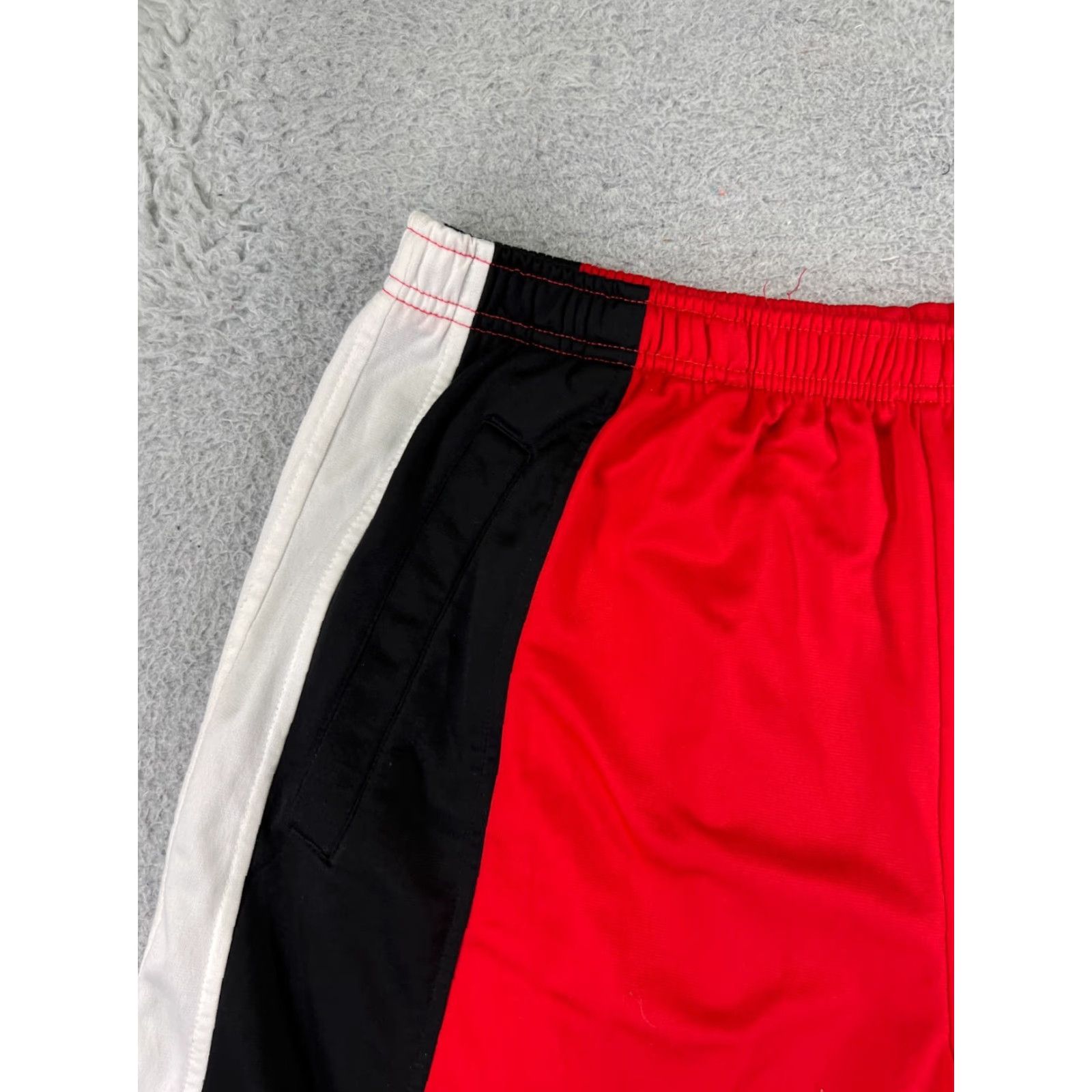 Vintage Columbia Men Shorts Regular Nylon Polyester Red White Black 100% Polyester Basketball Gym Size US 33 - 6 Thumbnail