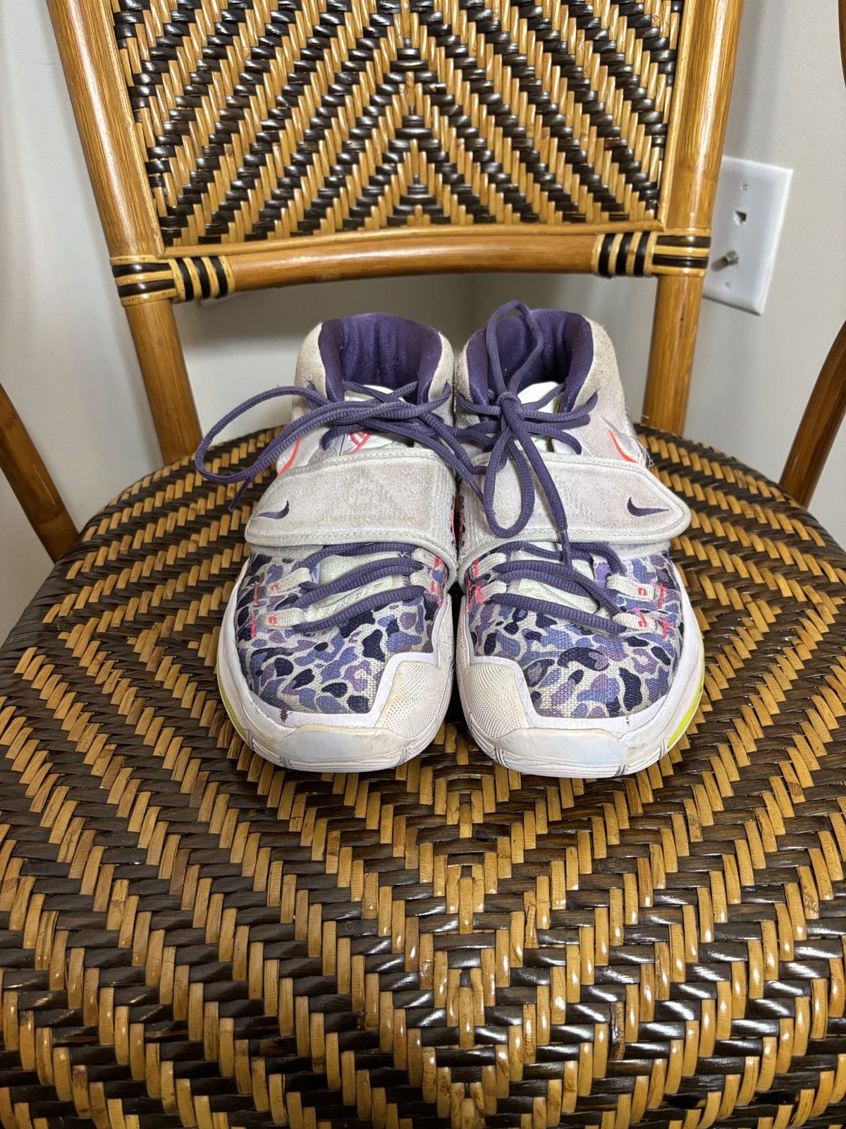 Nike Nike Kyrie 6 Asia Irving Barely Grape CD5031-500 Size US 10 / EU 43 - 2 Thumbnail