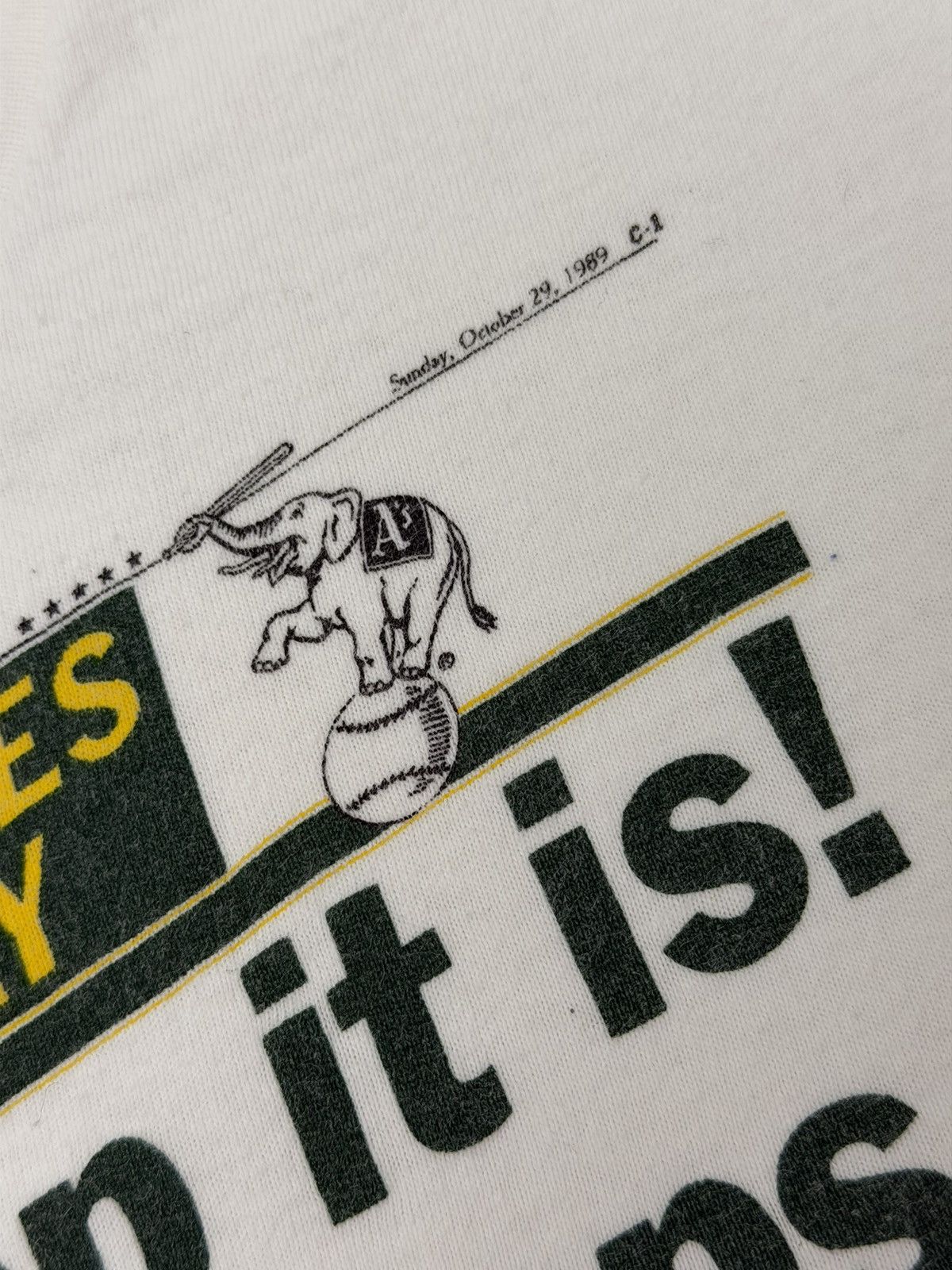 MLB Vintage 1989 Oakland Athletics World Series Newspaper Tee L Size US L / EU 52-54 / 3 - 7 Thumbnail