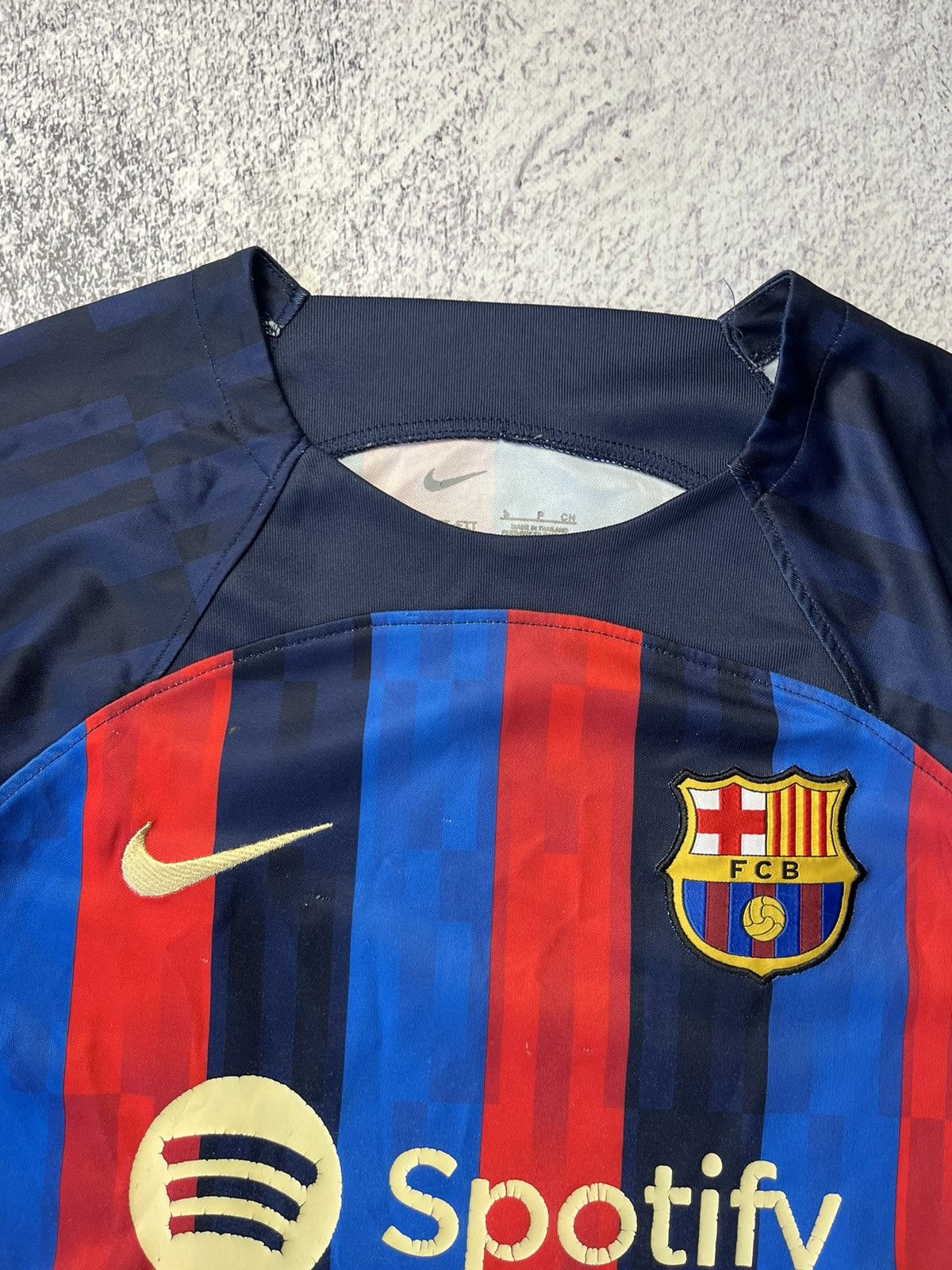 Vintage Nike Barcelona 2022/23 Home Soccer Football Jersey Men’s Size US S / EU 44-46 / 1 - 8 Thumbnail