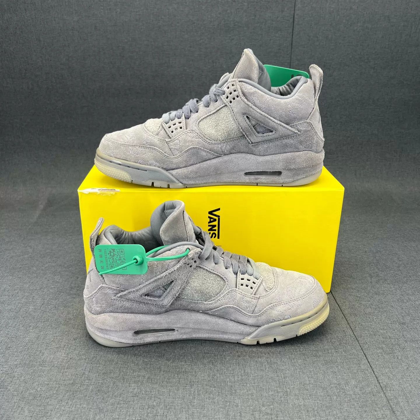 Nike Air Jordan 4 Kaws Gray 41 New With Box Size US 8 / EU 41 - 3 Thumbnail