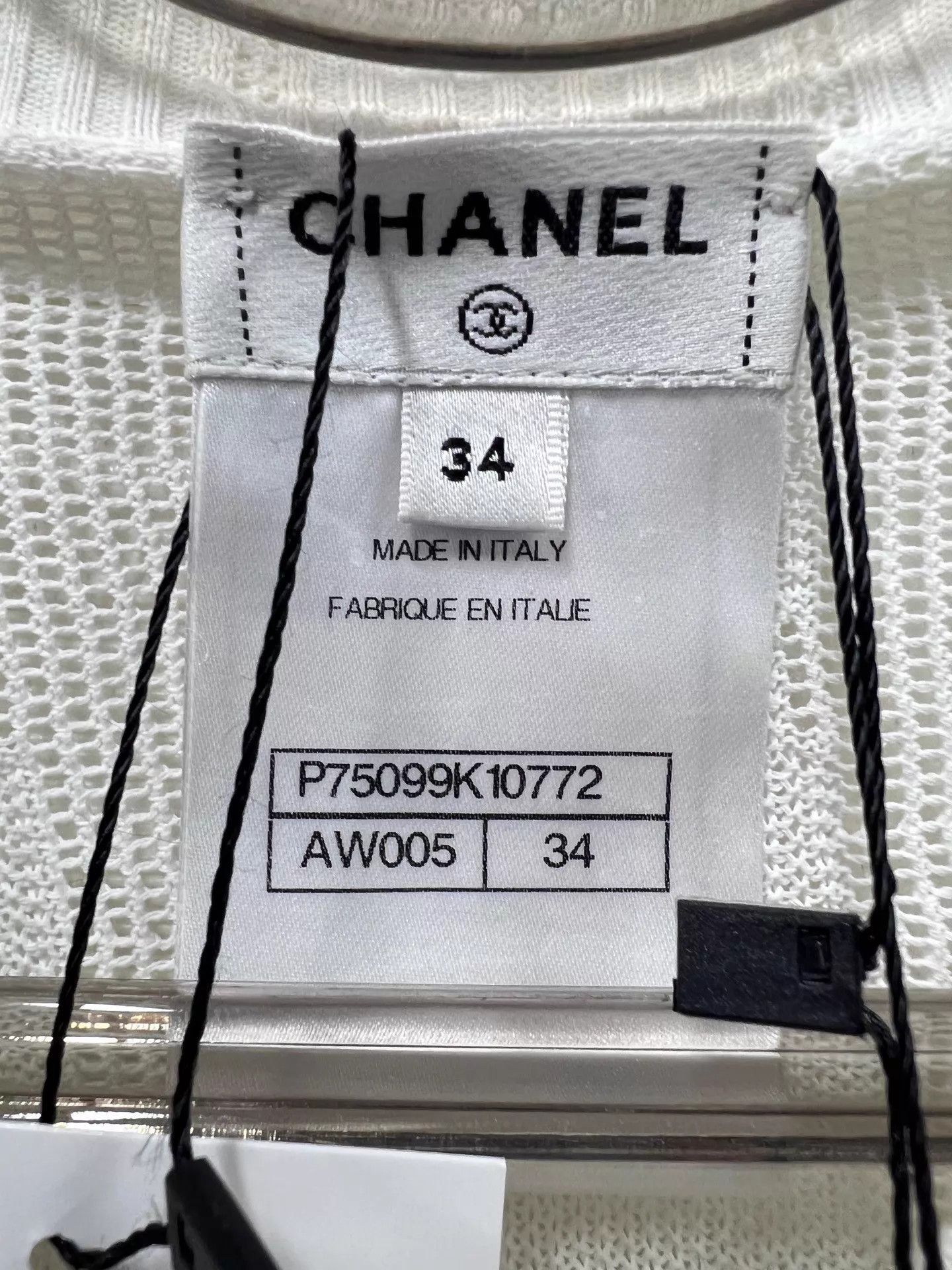 Chanel Chanel 23s Camellia Pearl Button White Knit Cardi 34 1x Worn Size XS / US 0-2 / IT 36-38 - 4 Thumbnail