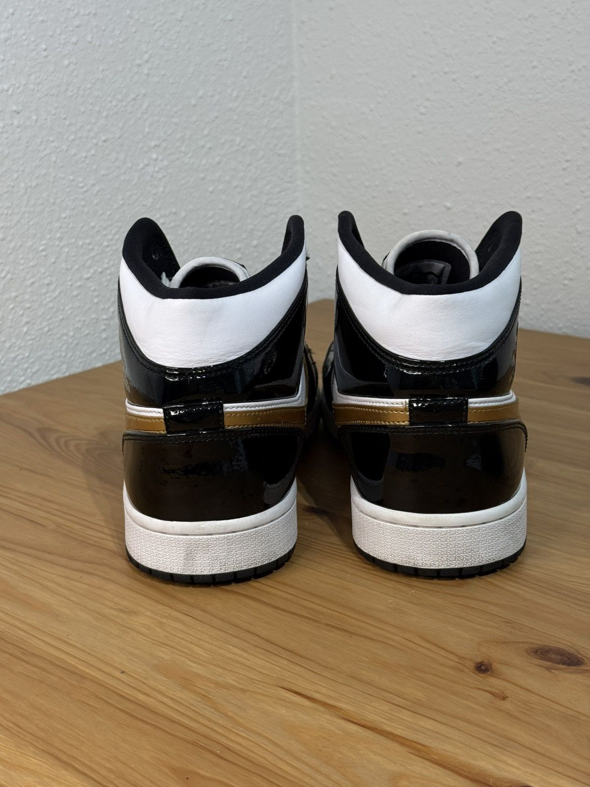 Jordan Brand × Nike Nike Air Jordan 1 Mid Patent Size US 10.5 / EU 43-44 - 5 Thumbnail