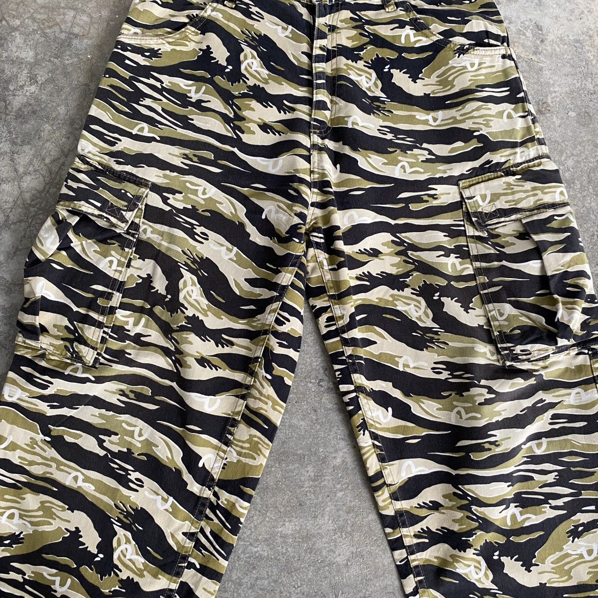 Evisu 2000’s Evisu Japan Camo Tiger Stripe Baggy Cargo Pants Size US 32 / EU 48 - 6 Thumbnail