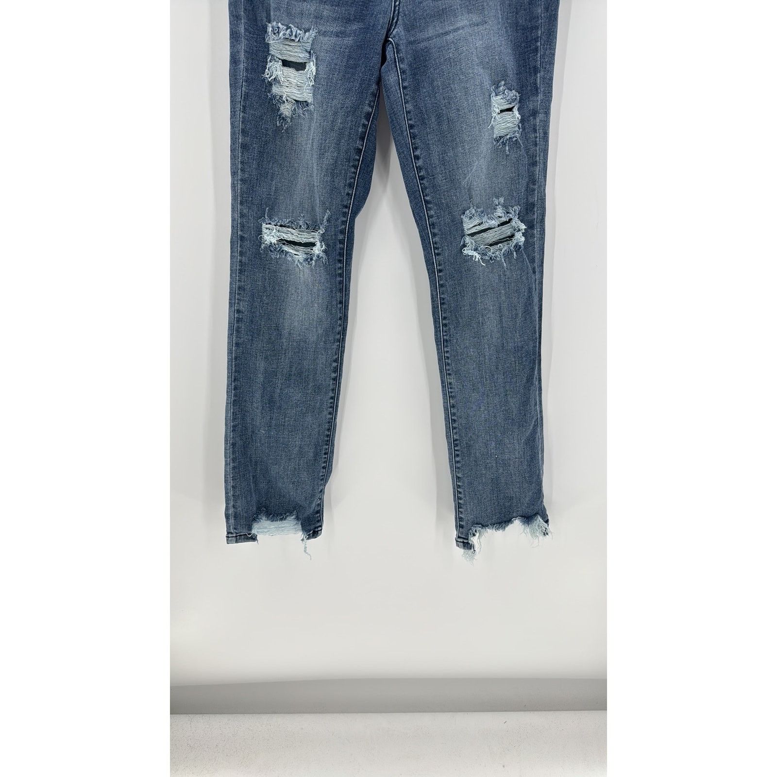 Judy Blue Judy Blue straight fit mid rise distressed raw hem casual Size 27" / US 4 / IT 40 - 4 Thumbnail