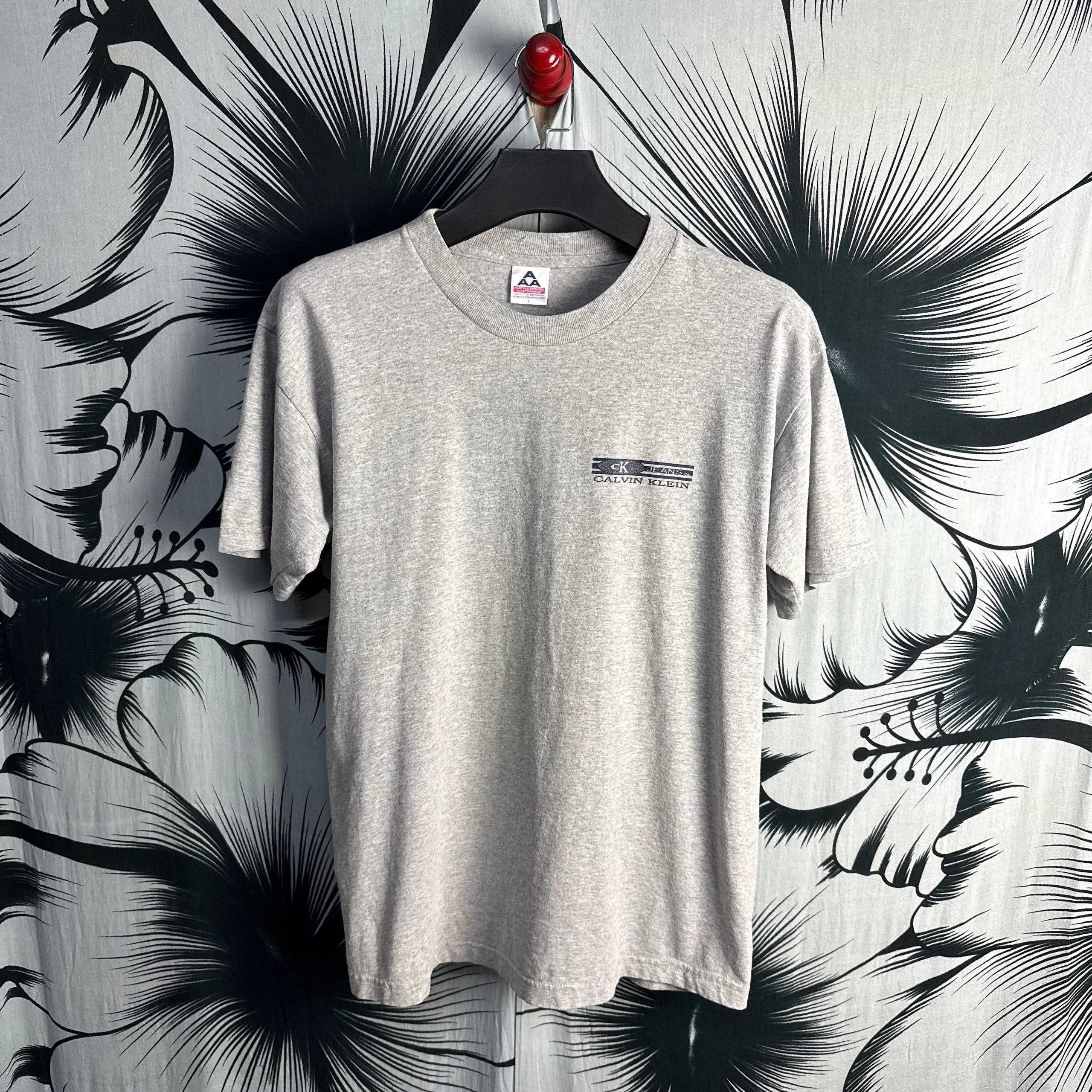 Vintage Vintage 2000s Calvin Klein T-Shirt Size US L / EU 52-54 / 3 - 1 Thumbnail