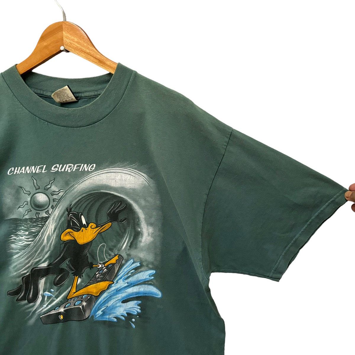 Vintage × Warner Bros Vintage Daffy Duck Channel Surfing Cartoon Size US M / EU 48-50 / 2 - 4 Thumbnail