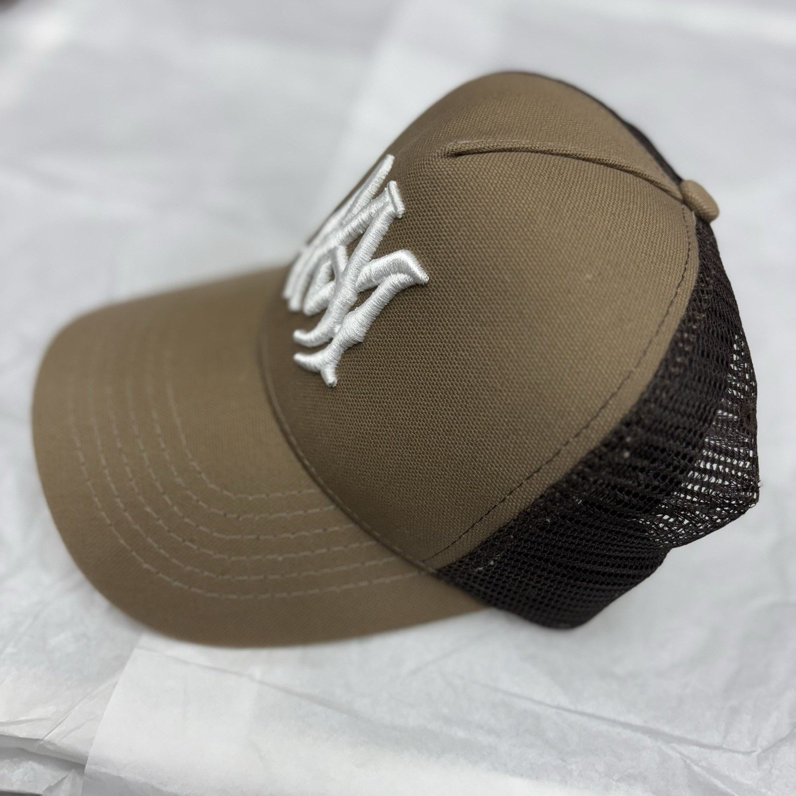 Amiri Amiri Logo Trucker Hat ' Ermine White ' | GREAT CONDITION! Size ONE SIZE - 2 Thumbnail