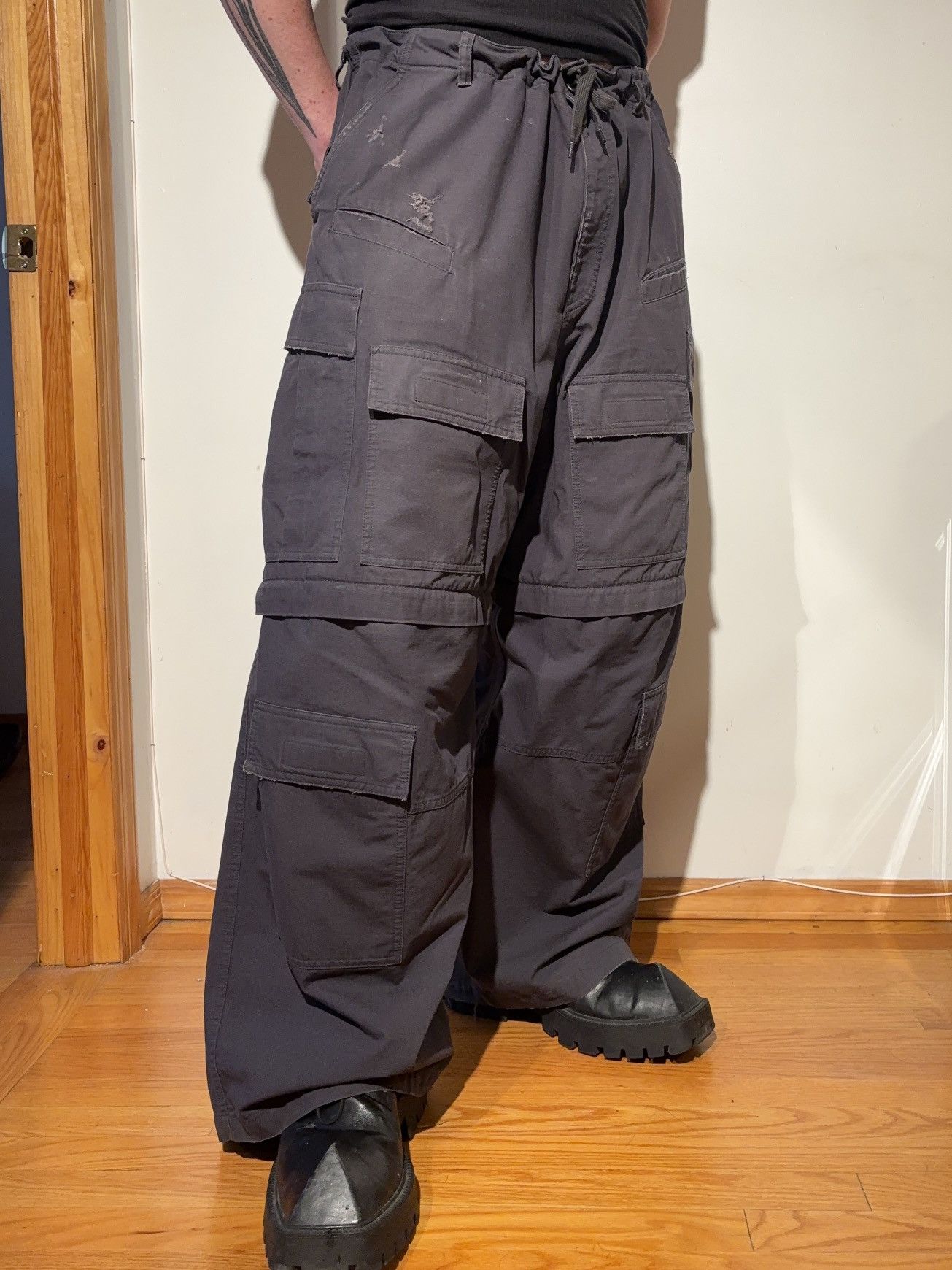 Balenciaga Balenciaga Large Cargo Pants in Grey Size US 32 / EU 48 - 1 Thumbnail