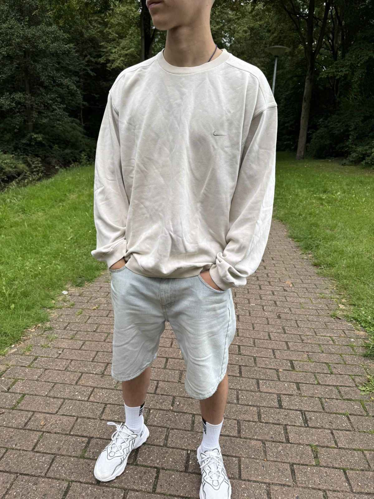 Nike Vintage Nike Embroidered Mini Swoosh Sweatshirt – Cream Size US L / EU 52-54 / 3 - 1 Thumbnail