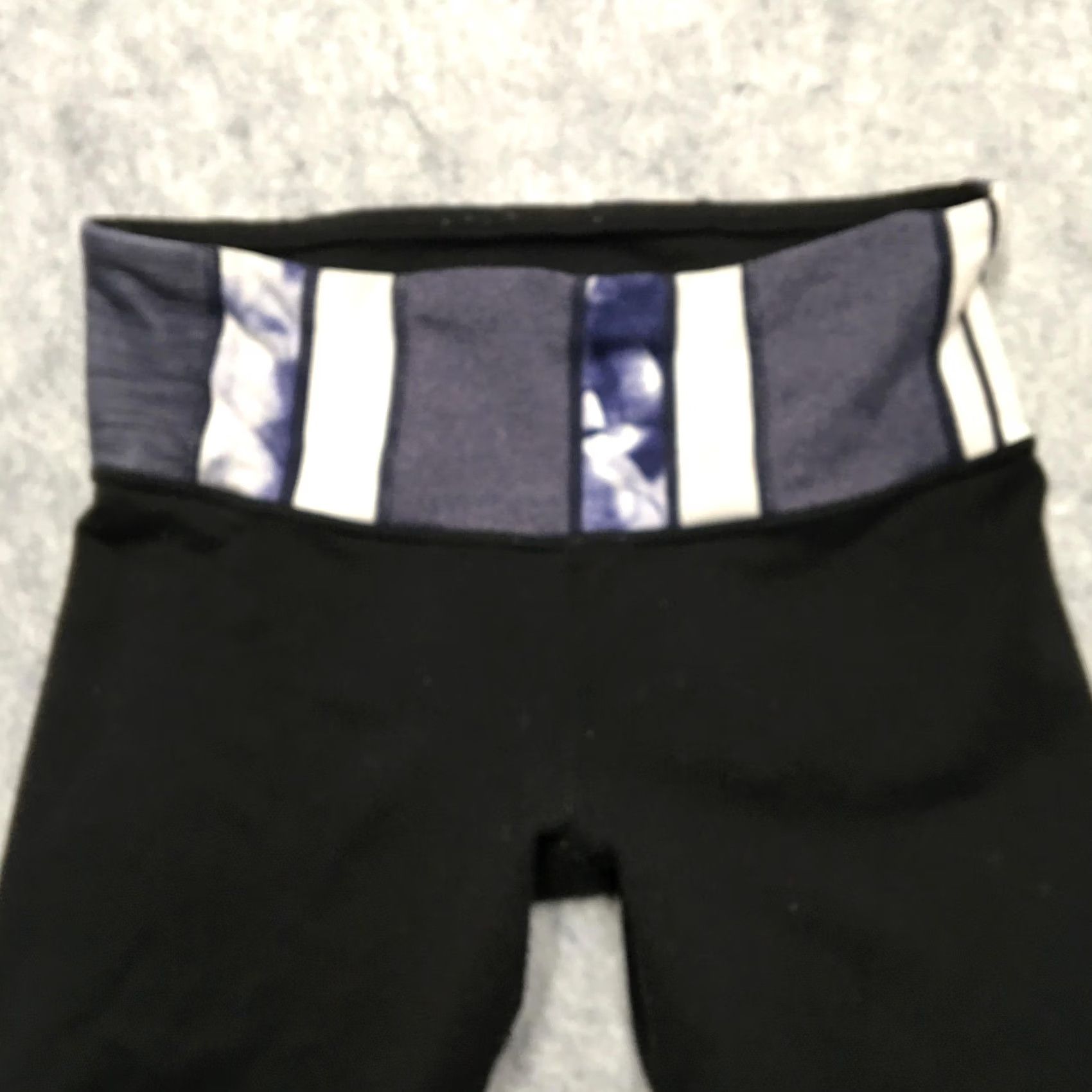 Lululemon Lululemon Leggings Womens 4 Black Mid Rise Capri Colorblock Waist Yoga Athletic Capris Size 27" / US 4 / IT 40 - 3 Thumbnail