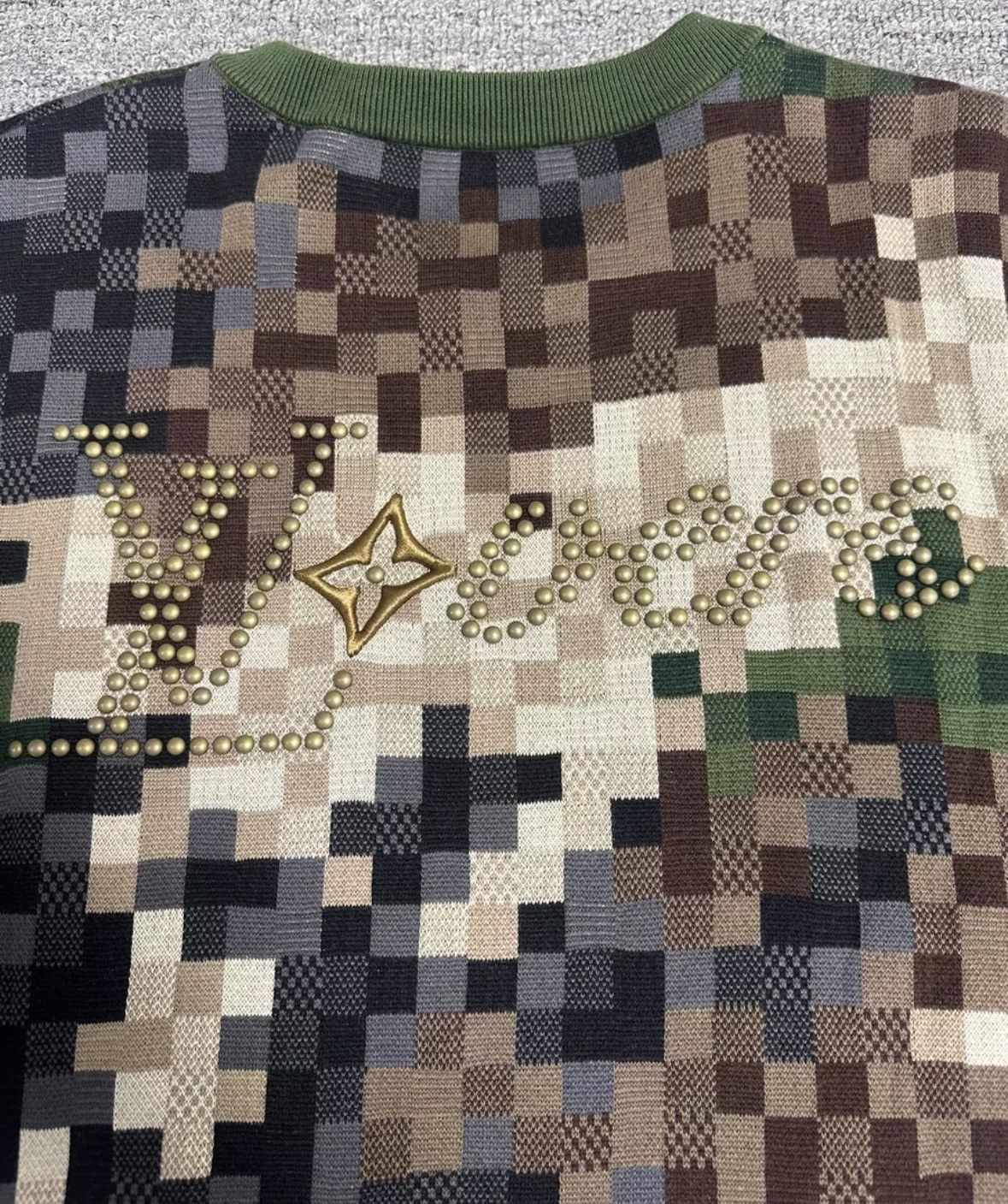 Louis Vuitton LOUIS VUITTON Camouflage mosaic knitted sweatshirt Size US L / EU 52-54 / 3 - 3 Thumbnail