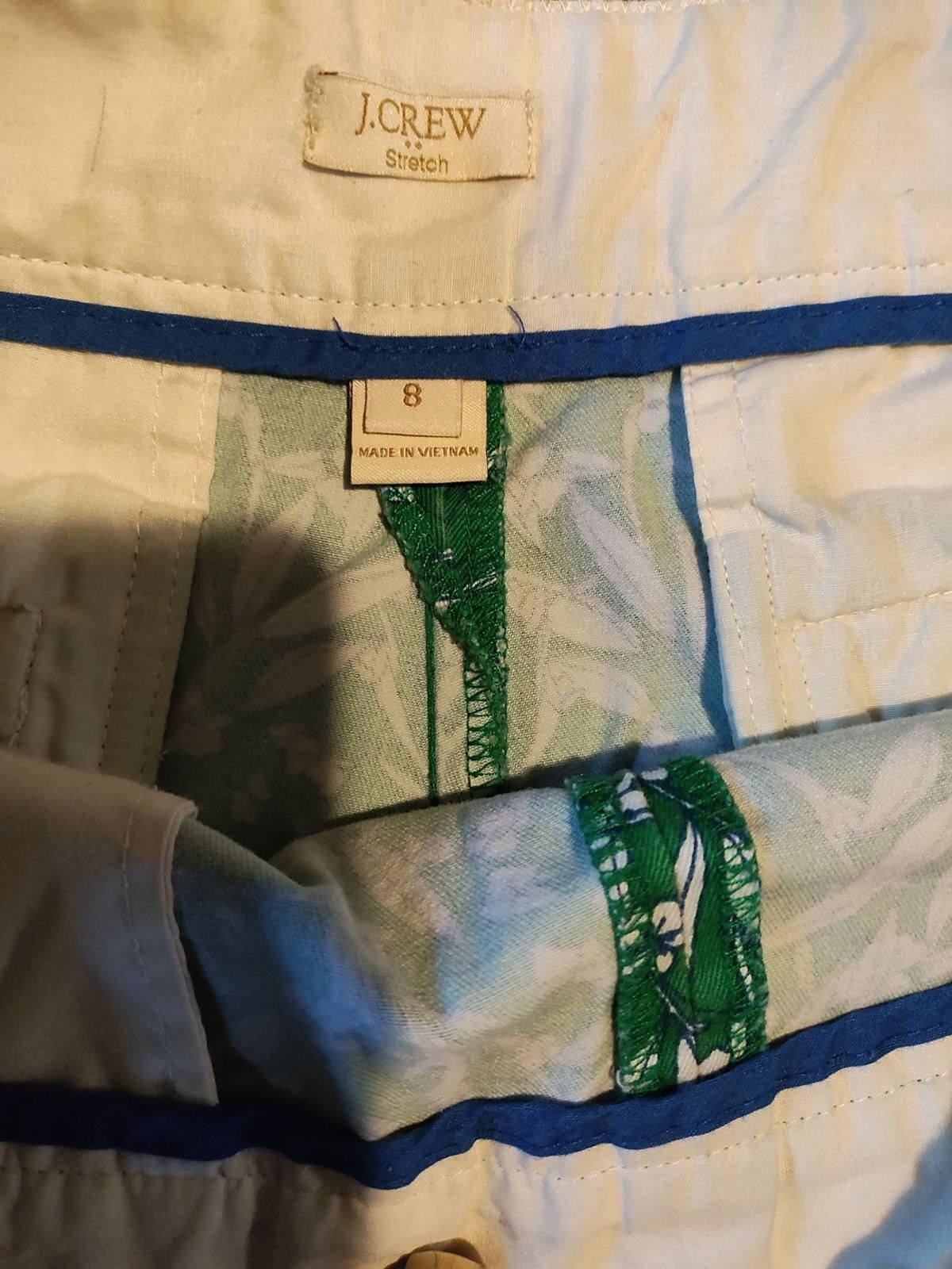 J.Crew J.Crew Green and White Floral Print Casual Women's Shorts Size 30" / US 8 / IT 44 - 4 Thumbnail