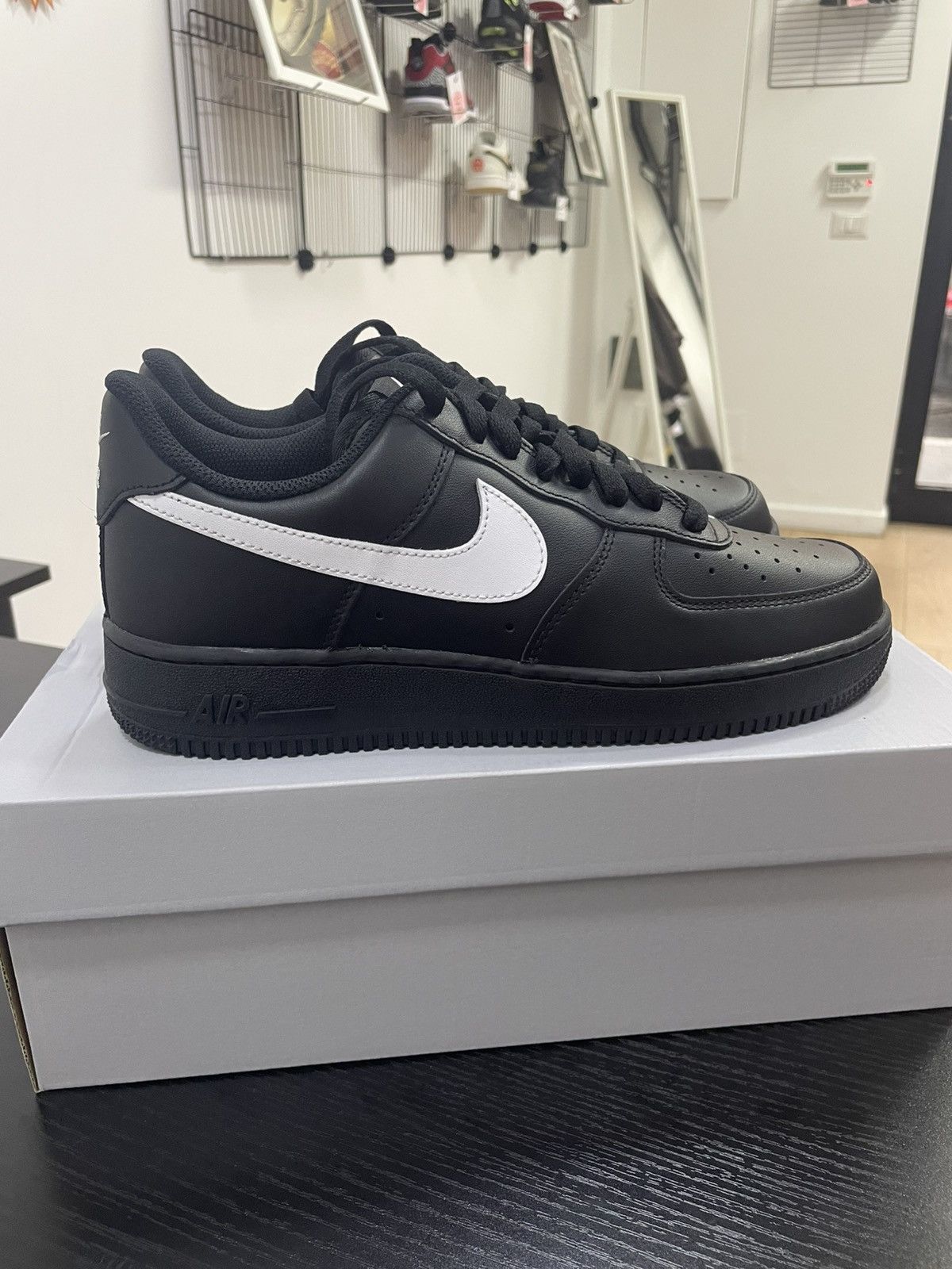 Nike Air Force Low White Black size EU 42-US