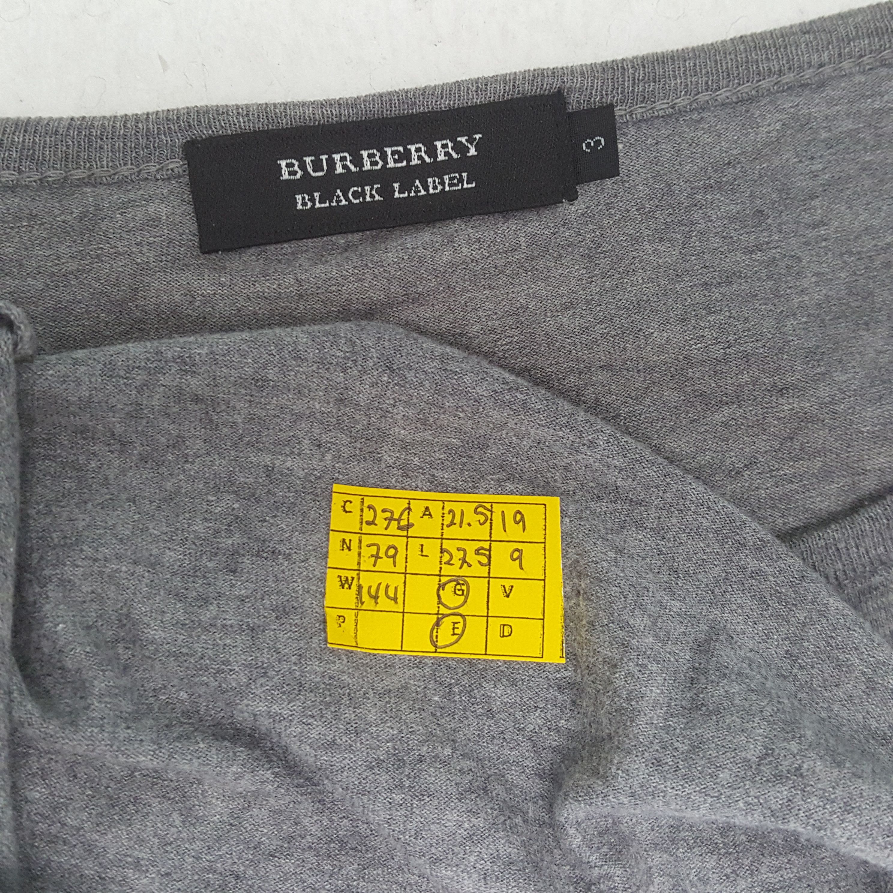 Burberry × Vintage Vintage Burberry Black Label Fashion Brand T-Shirt C276N79 Size US L / EU 52-54 / 3 - 7 Thumbnail
