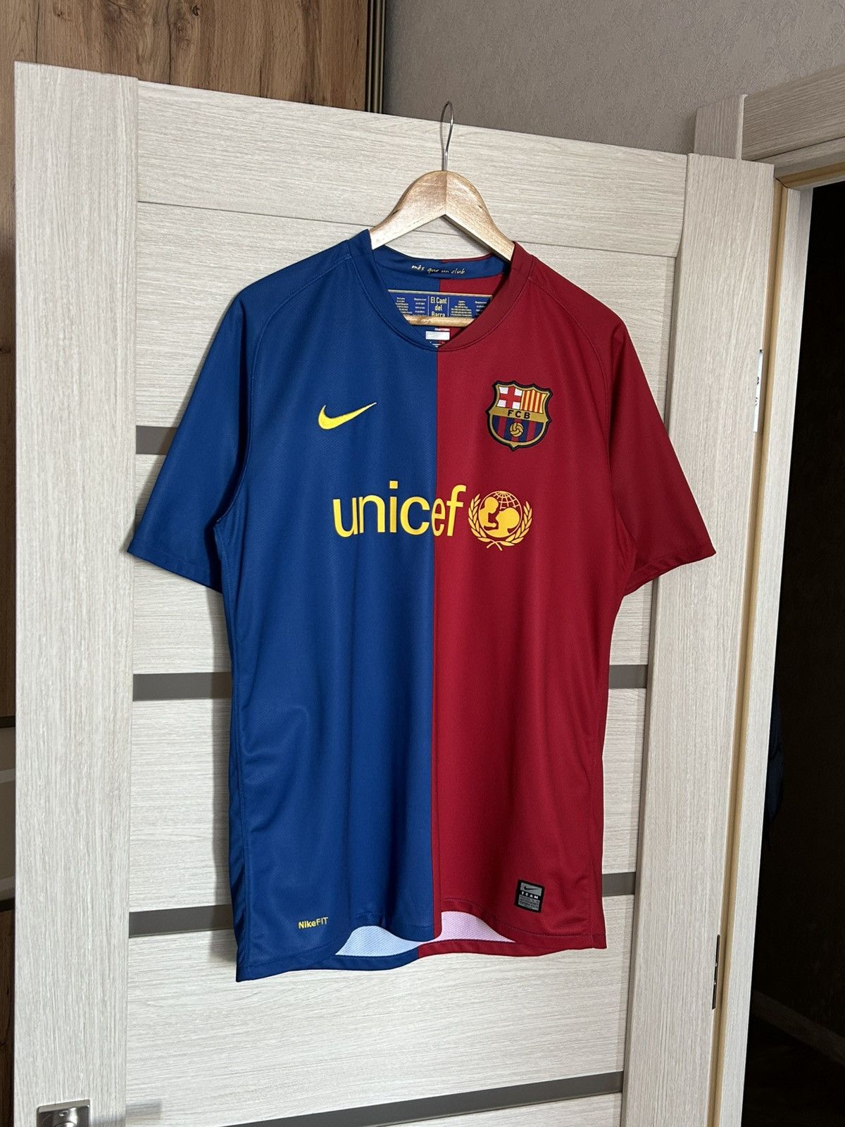 Nike Nike FC Barcelona season 2008/2009 Messi 10 jersey size M Size US M / EU 48-50 / 2 - 1 Thumbnail
