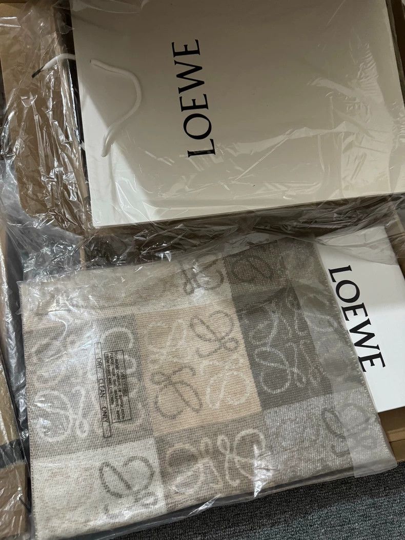 Loewe LOEWE White beige women's woolen scarf Size ONE SIZE - 4 Thumbnail