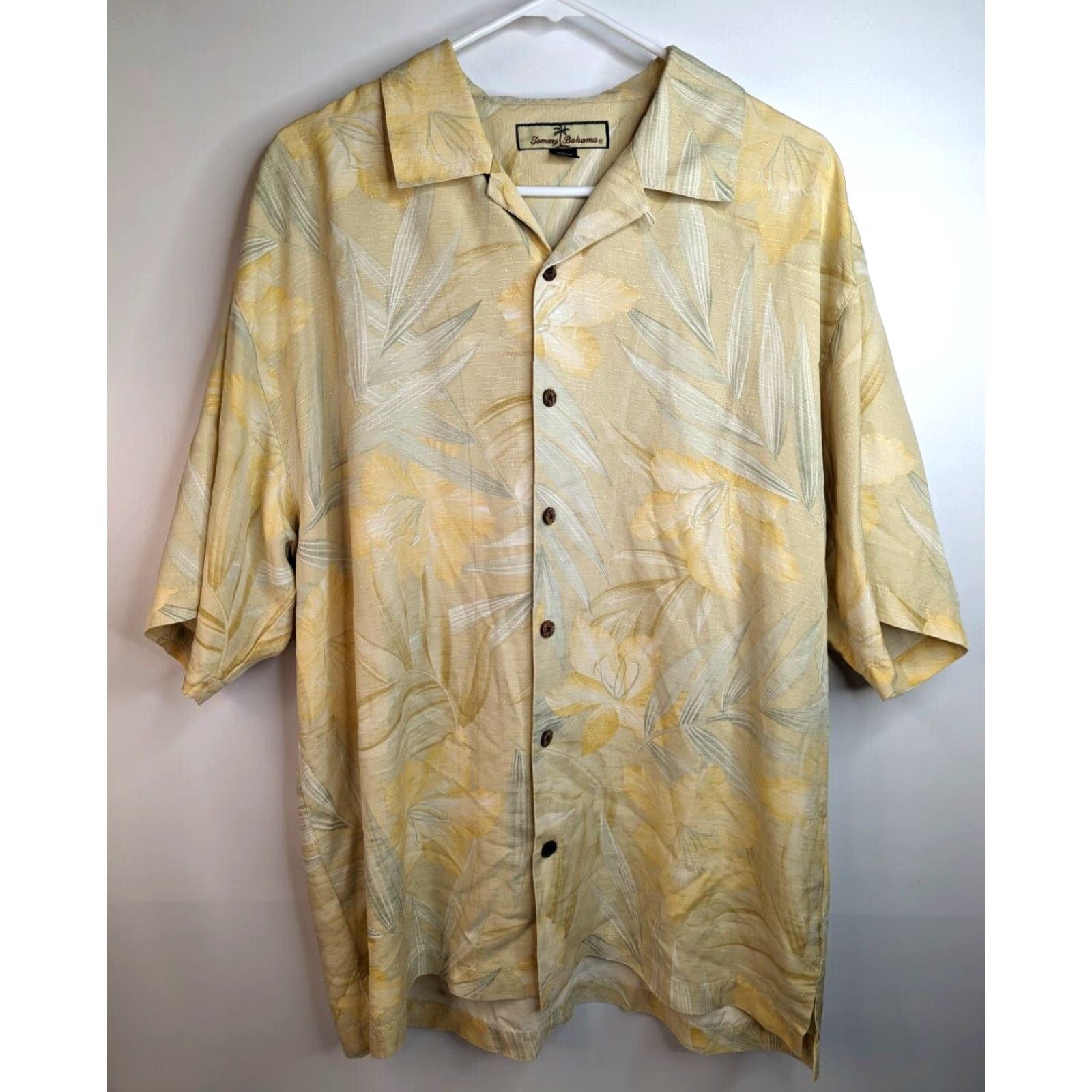 Tommy Bahama Tommy Bahama Shirt Mens Hawaiian Button-Up Short Sleeve Silk Yellow Floral Print L Regular Size Large Mens Size US L / EU 52-54 / 3 - 2 Thumbnail