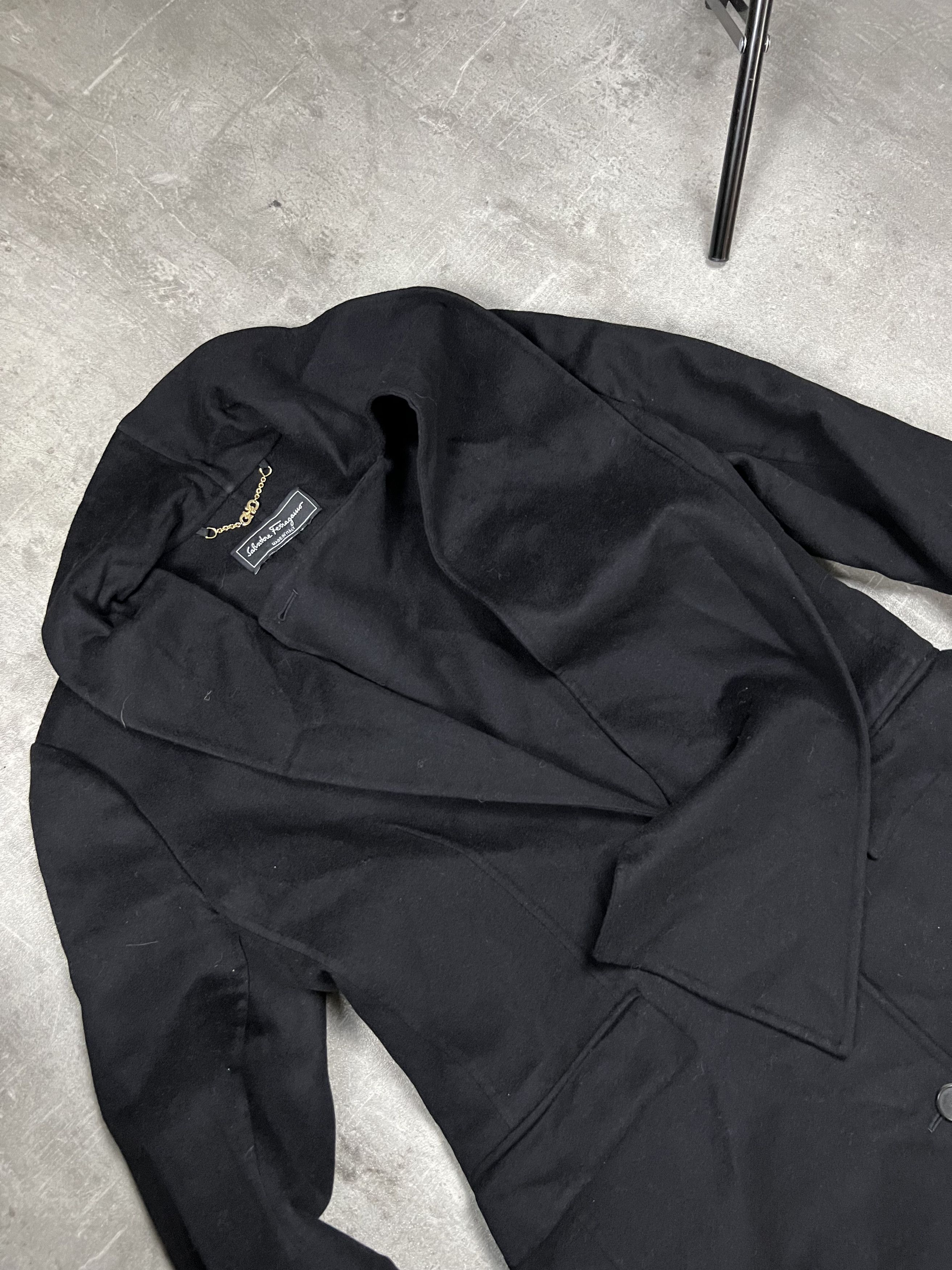Salvatore Ferragamo salvatore ferragamo coat size M wool legit Size M / US 6-8 / IT 42-44 - 4 Thumbnail