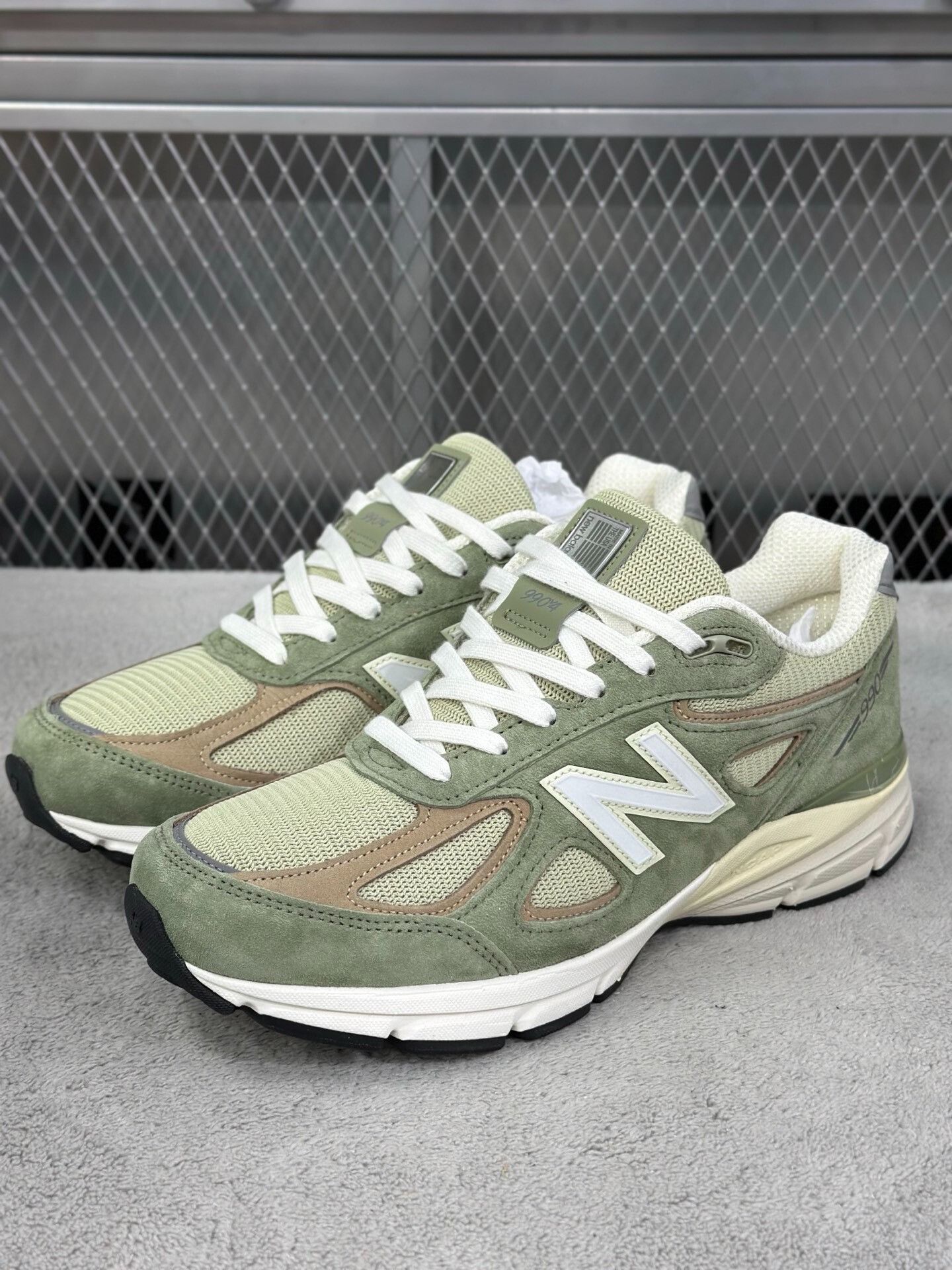 New Balance New Balance Green Lowtop Sneakers 43 Men Size US 10 / EU 43 - 1 Thumbnail