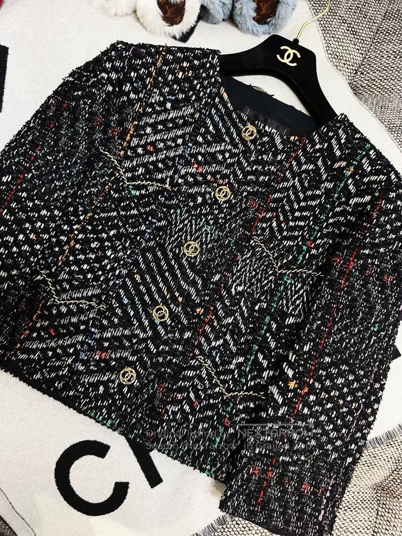 Chanel Chanel 23b black colour round neck four-pocket jacket Size S / US 4 / IT 40 - 5 Thumbnail