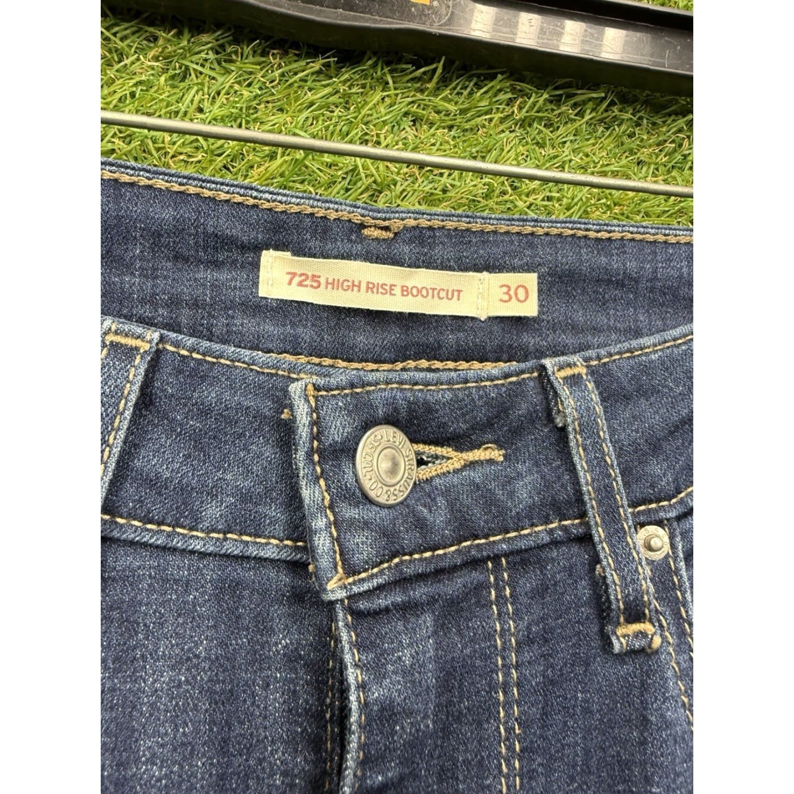 Levi's Levis 725 Jeans Womens 30x32 High Rise Bootcut Dark Wash Stretch Denim Workwear Size 30" / US 8 / IT 44 - 3 Thumbnail