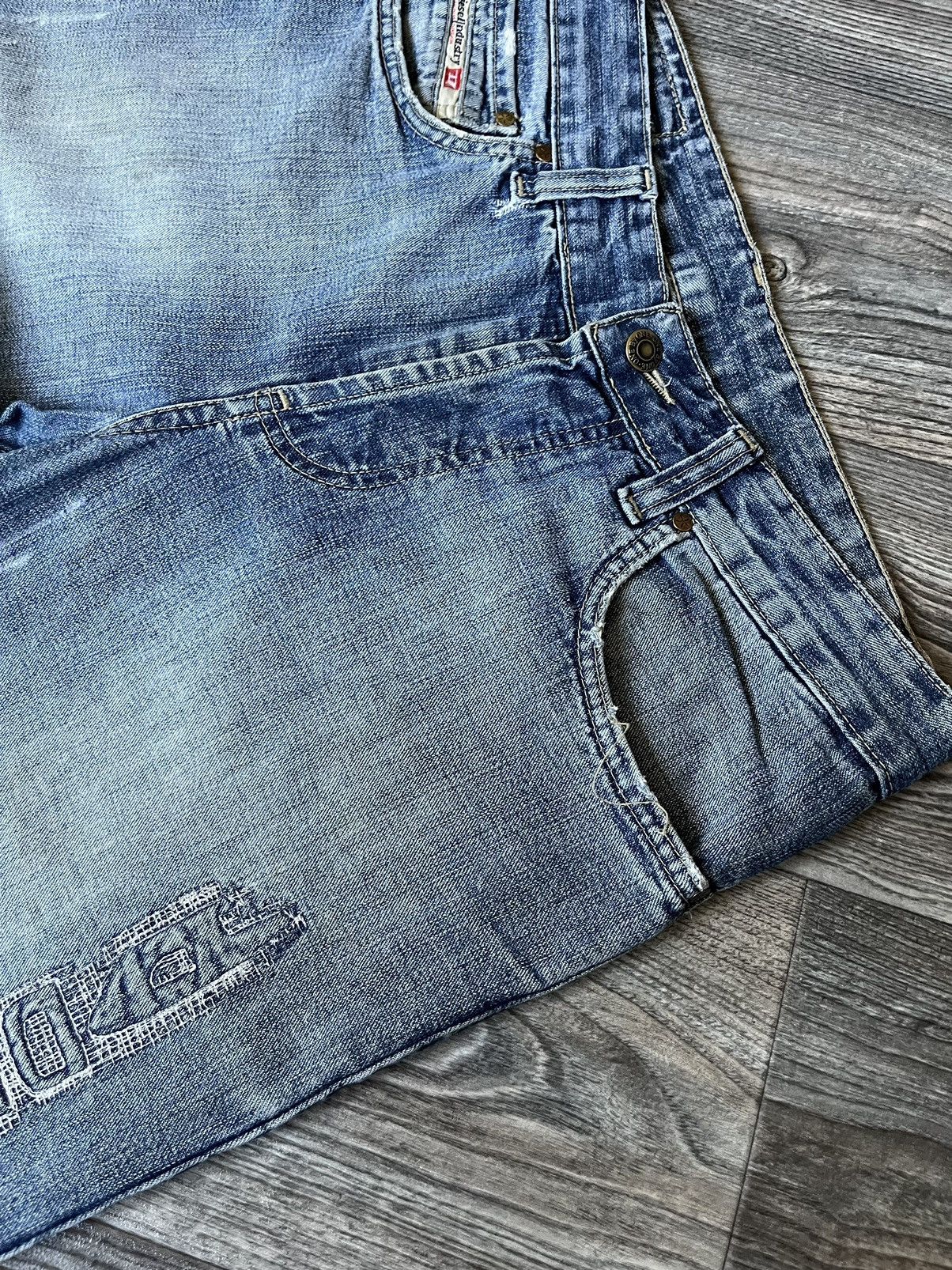 Diesel DIESEL WASHED DISTRESSED FLARED BIG LOGO BLUE Y2K JEANS Size US 31 - 10 Thumbnail