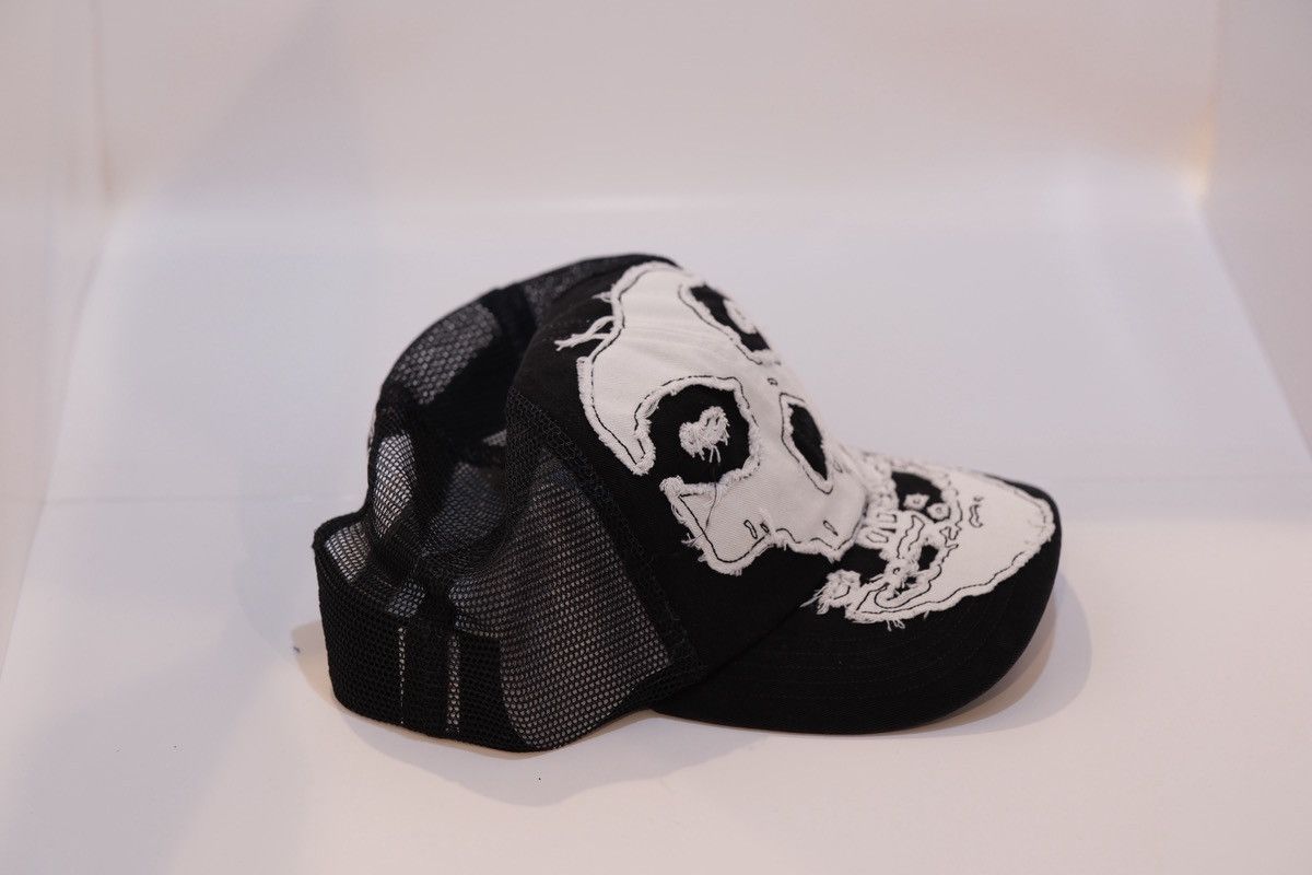 Misfits × Supreme In HAND SUPREME x Misfits hat SS26 - Black - White Size ONE SIZE - 7 Thumbnail