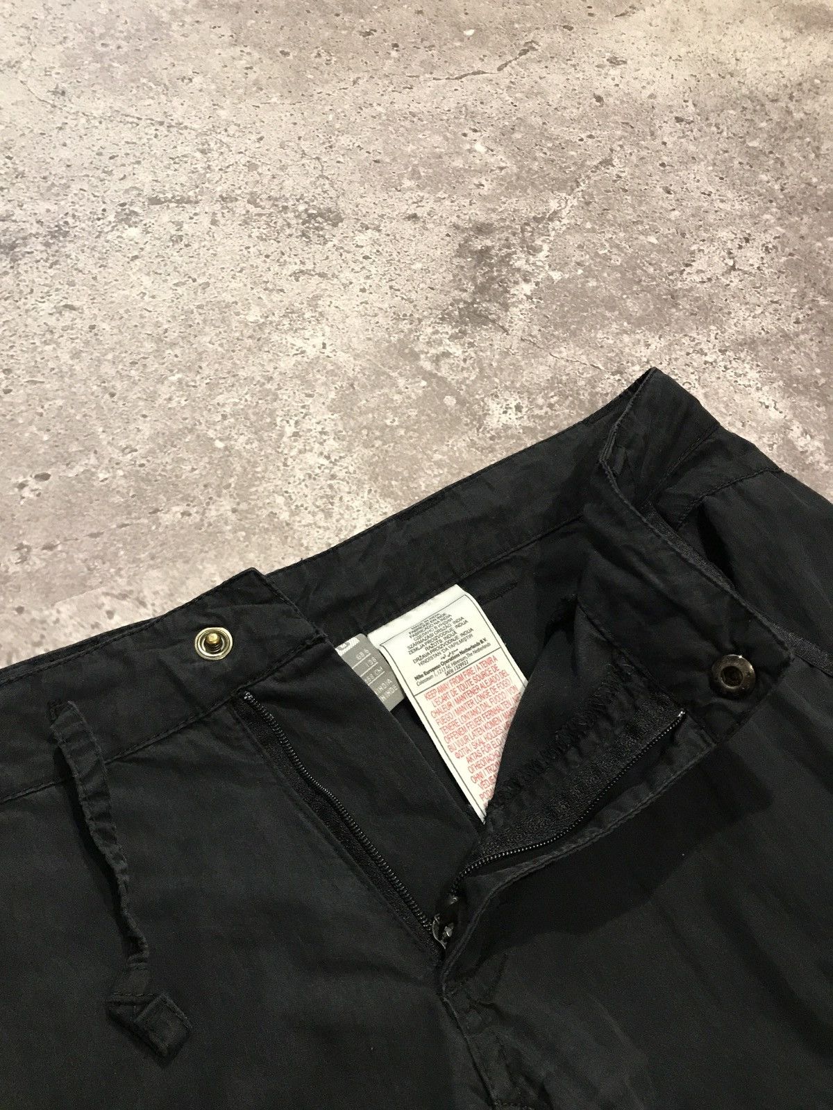 Nike × Vintage Vintage Y2K Nike Cargo Pants Embroiled Logo Faded Black Size 28" / US 6 / IT 42 - 10 Thumbnail