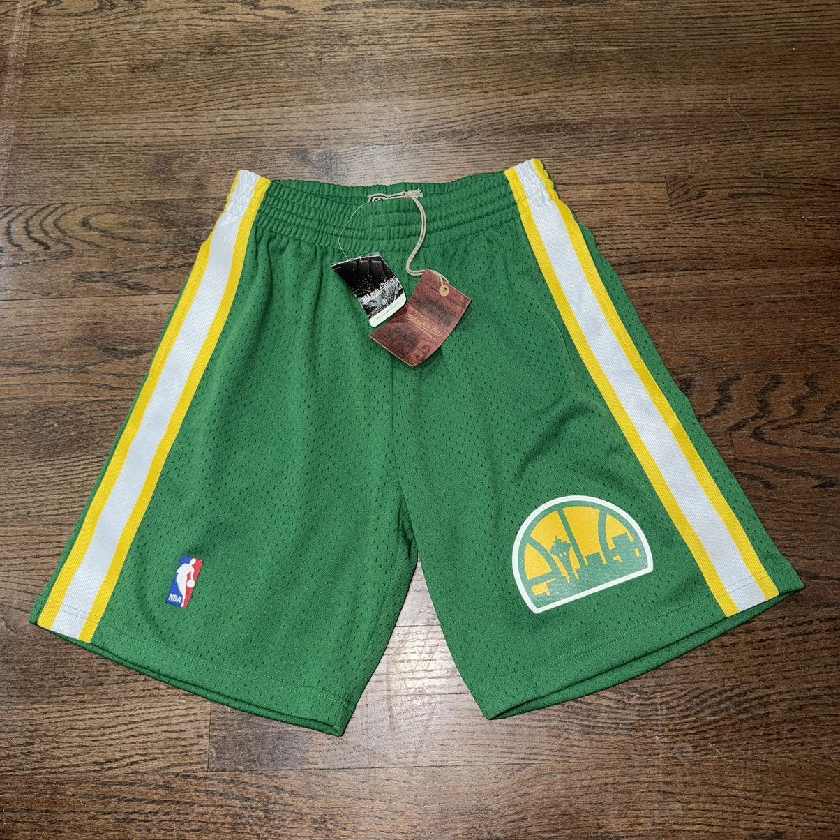 Mitchell & Ness NWT Mitchell & Ness Supersonics Swingman Shorts Mens SM Size US 30 / EU 46 - 1 Thumbnail