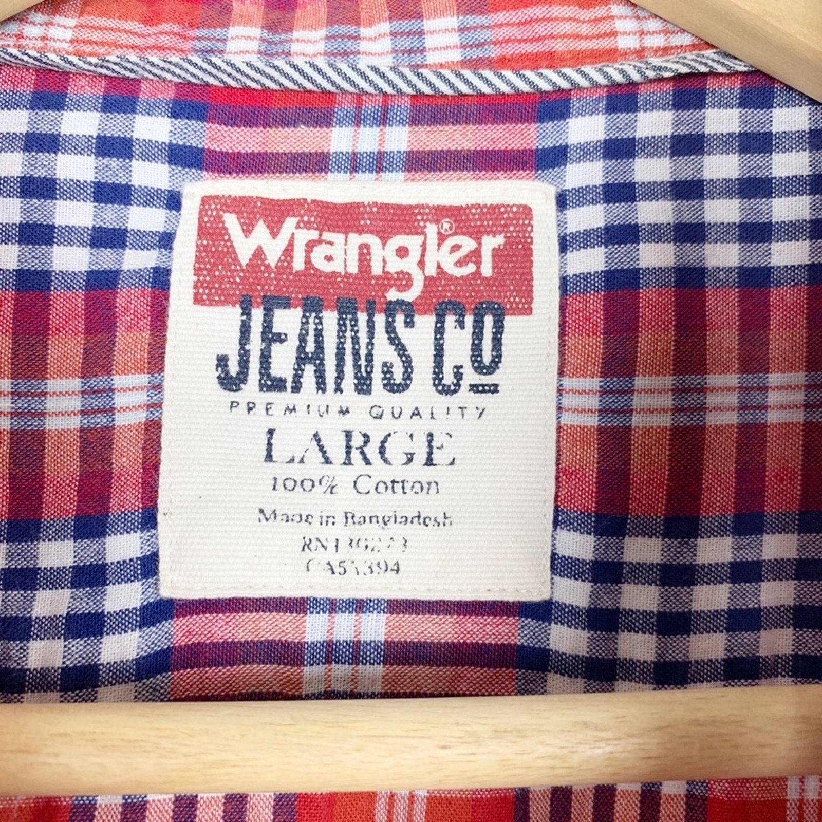 Wrangler Wrangler Jeans Red & Navy Plaid Button Down Shirt Men Size L Size US L / EU 52-54 / 3 - 3 Thumbnail