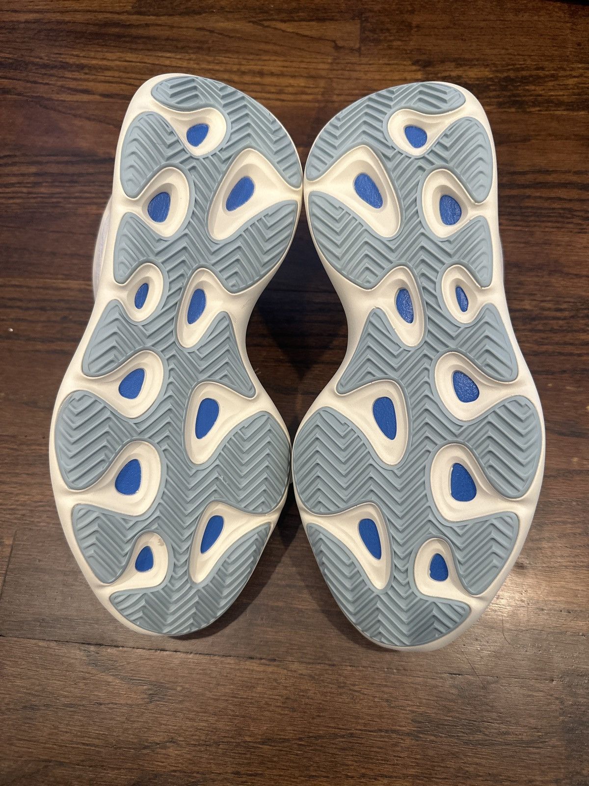 Adidas Yeezy 700 V3 Azael Size 8.5