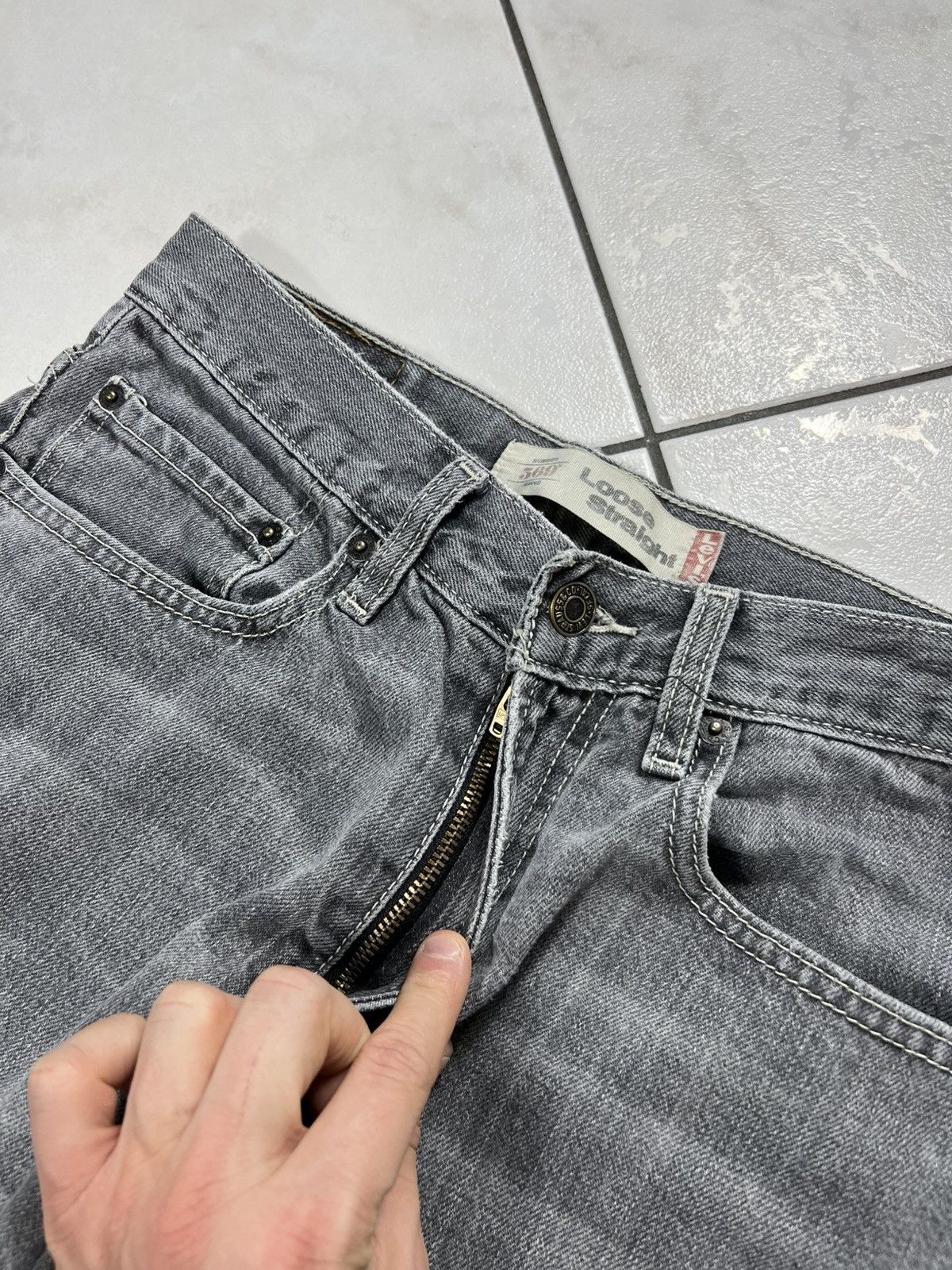 Levi's Vintage 90s Levis 569 loose straight washed distressed jeans Size US 29 - 10 Thumbnail