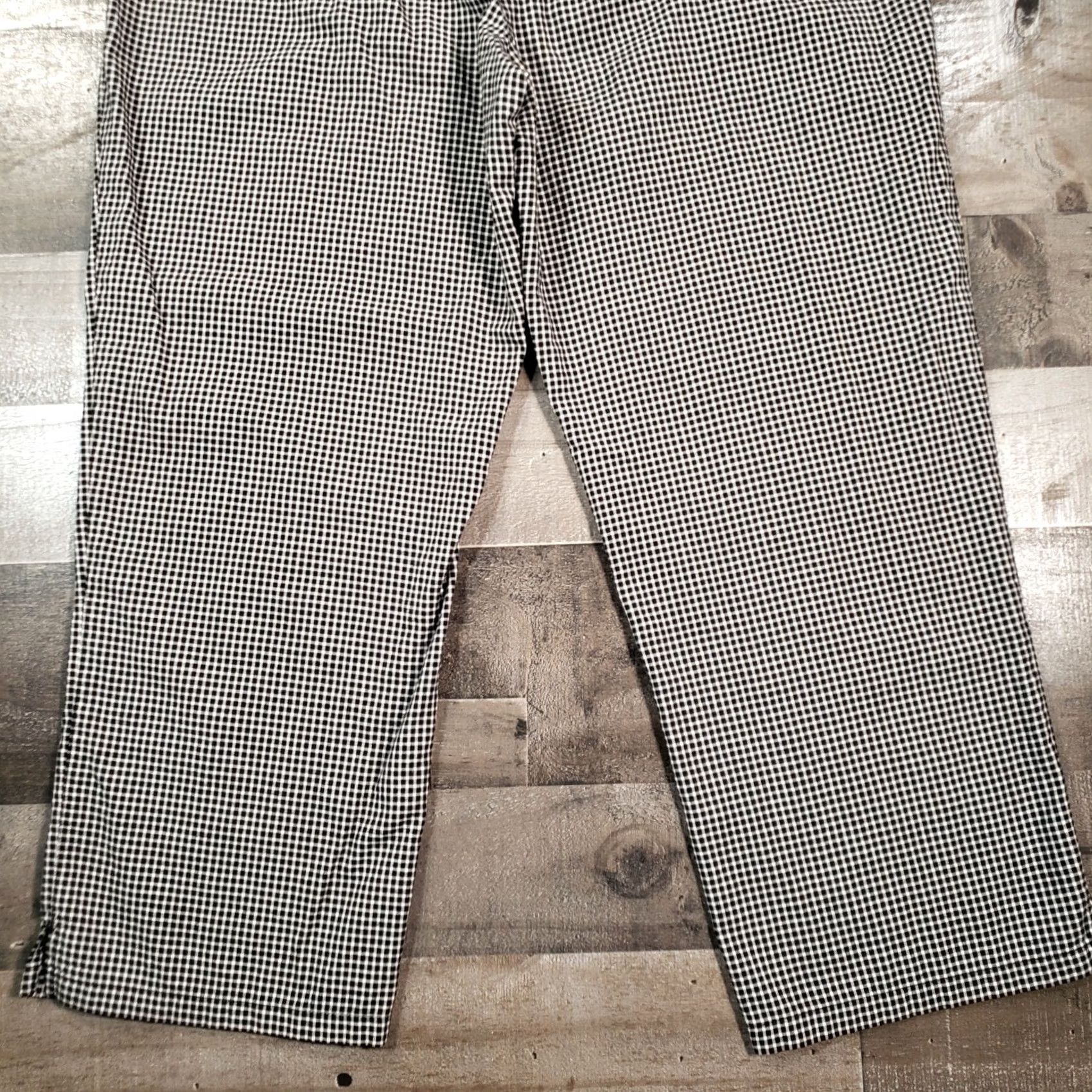 Liz Claiborne Liz Claiborne Pants Capri Black Check Zip Closure Straight Rise Mid 8 Womens Regular Inseam 23 Negative N/A Size 30" / US 8 / IT 44 - 6 Thumbnail