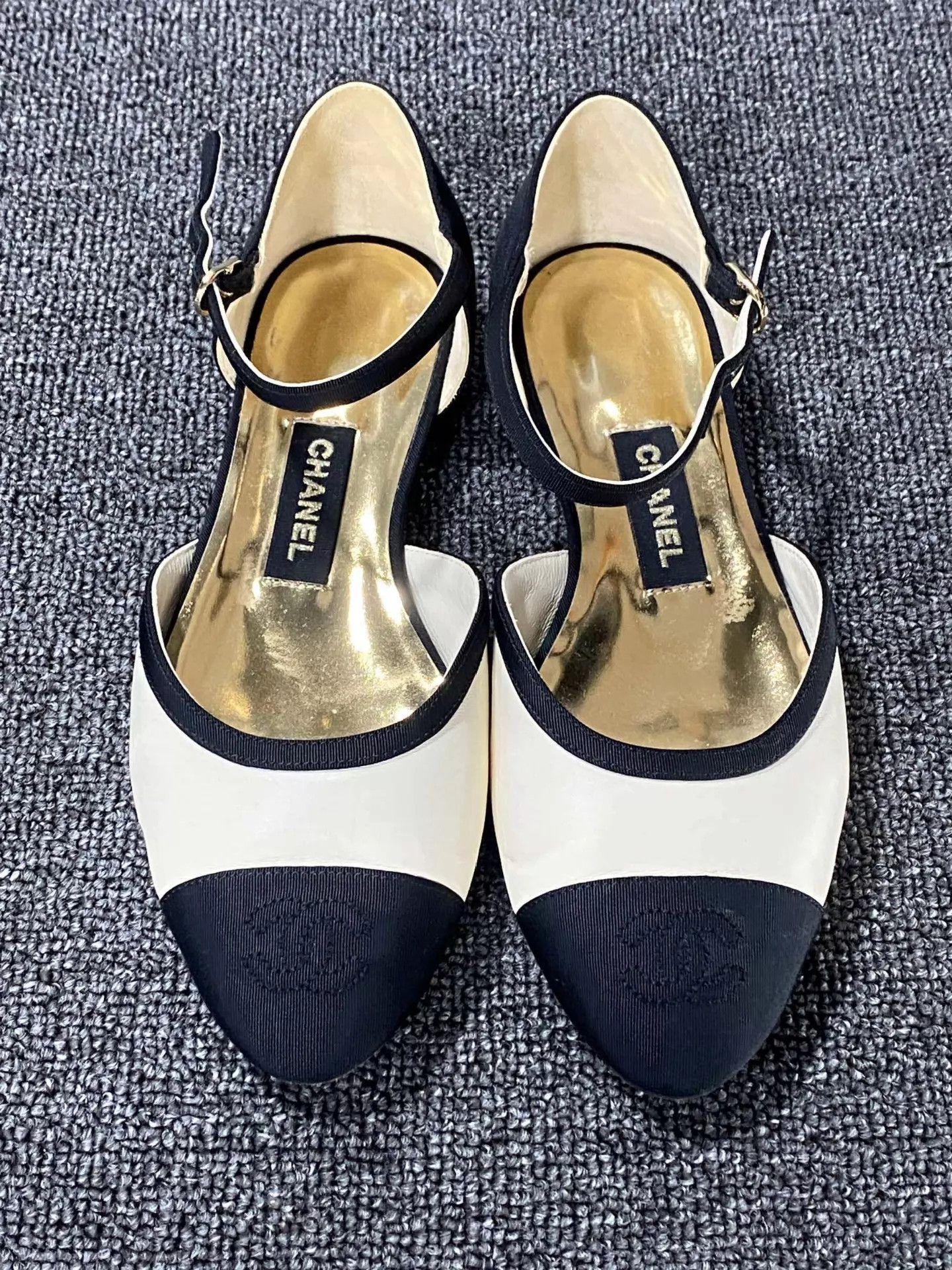 Chanel Chanel Black & White Color Blocked Ballet Flats 36 Size US 5.5 / IT 35.5 - 2 Thumbnail