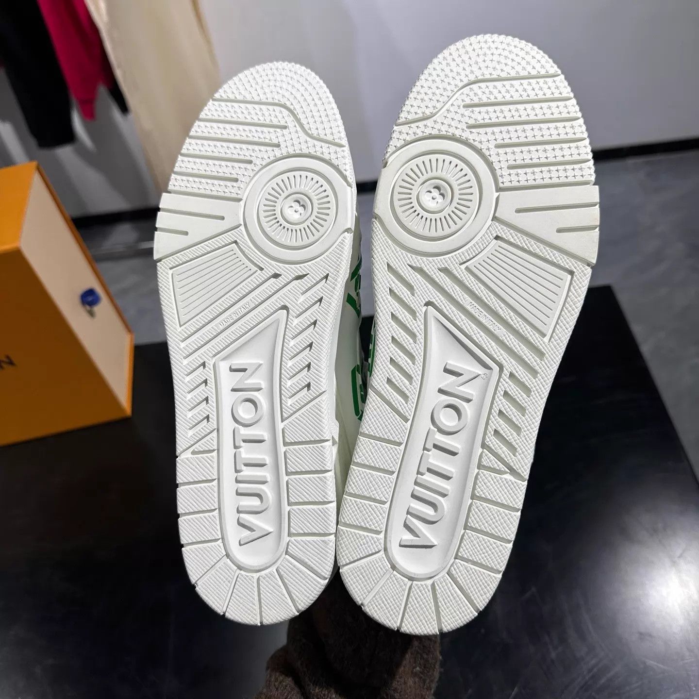 Louis Vuitton LV Trainer White Green Men's 41.5 (UK7.5) Size US 8.5 / EU 41-42 - 5 Thumbnail