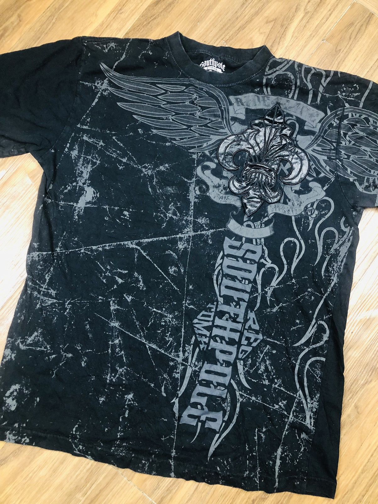 Southpole Southpole XL Black Fleur-de-lis Distressed Graphic Tee (39) Size US XL / EU 56 / 4 - 3 Thumbnail