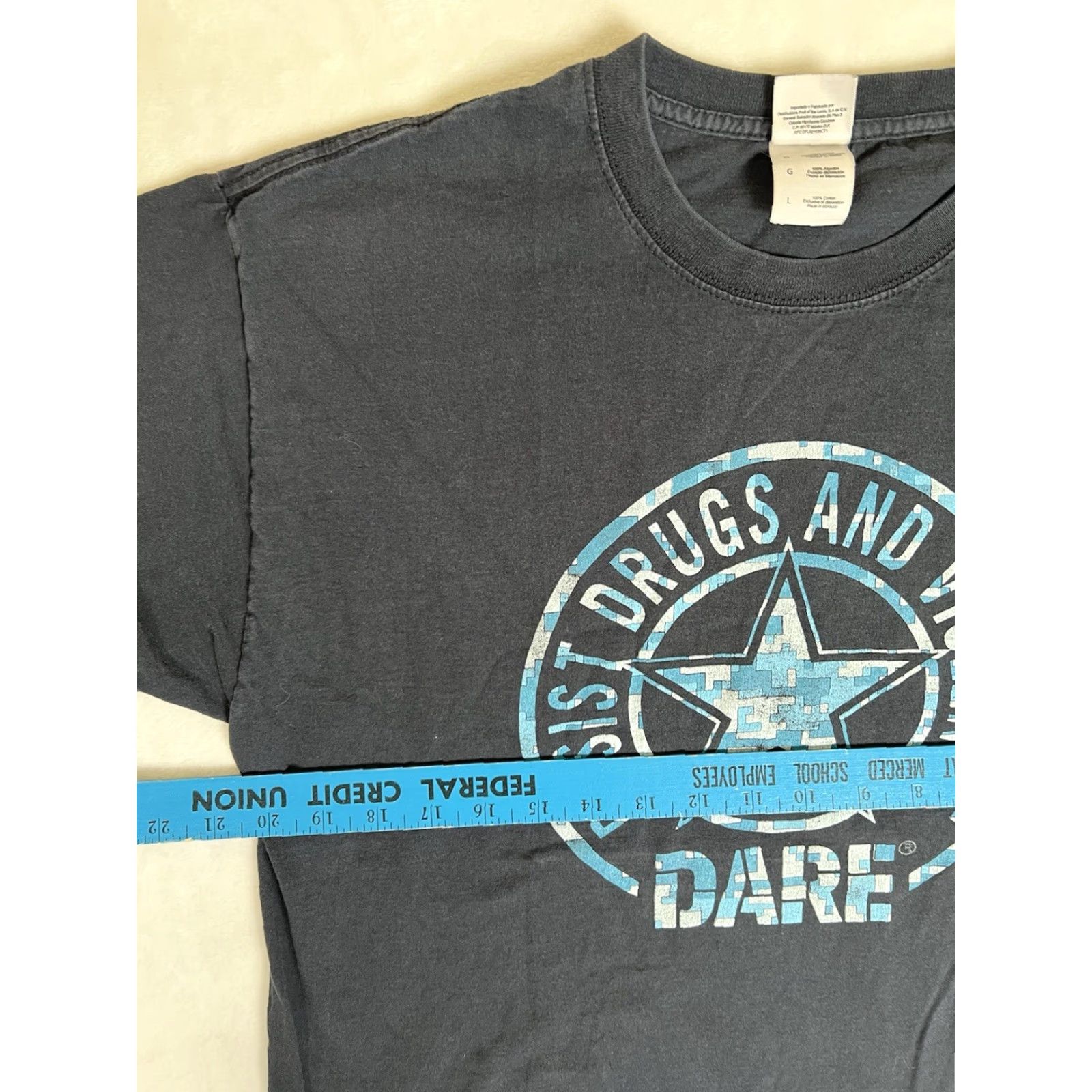 Gildan VINTAGE Dare T-Shirt Size Large “To Resist Drugs And Violence” Gildan Unisex Adults Black Short Sleeve 80s 90s USA Mens/Womens Size US L / EU 52-54 / 3 - 4 Thumbnail