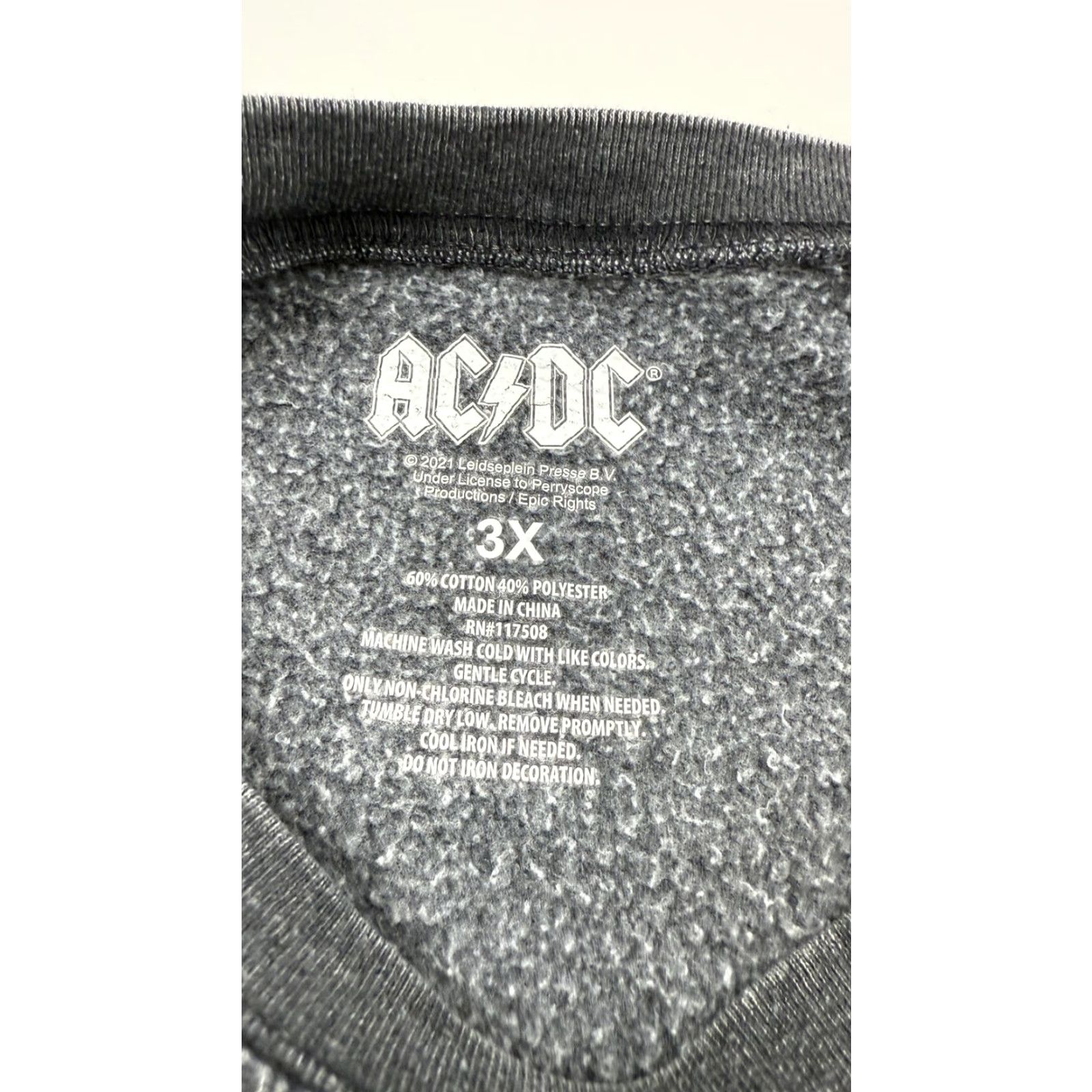 Vintage AC/DC World Tour Sweatshirt Womens 3XL Black 1979 Band Distressed Pullover Rock Shirt Size XXL / US 16-18 / IT 52-54 - 6 Thumbnail