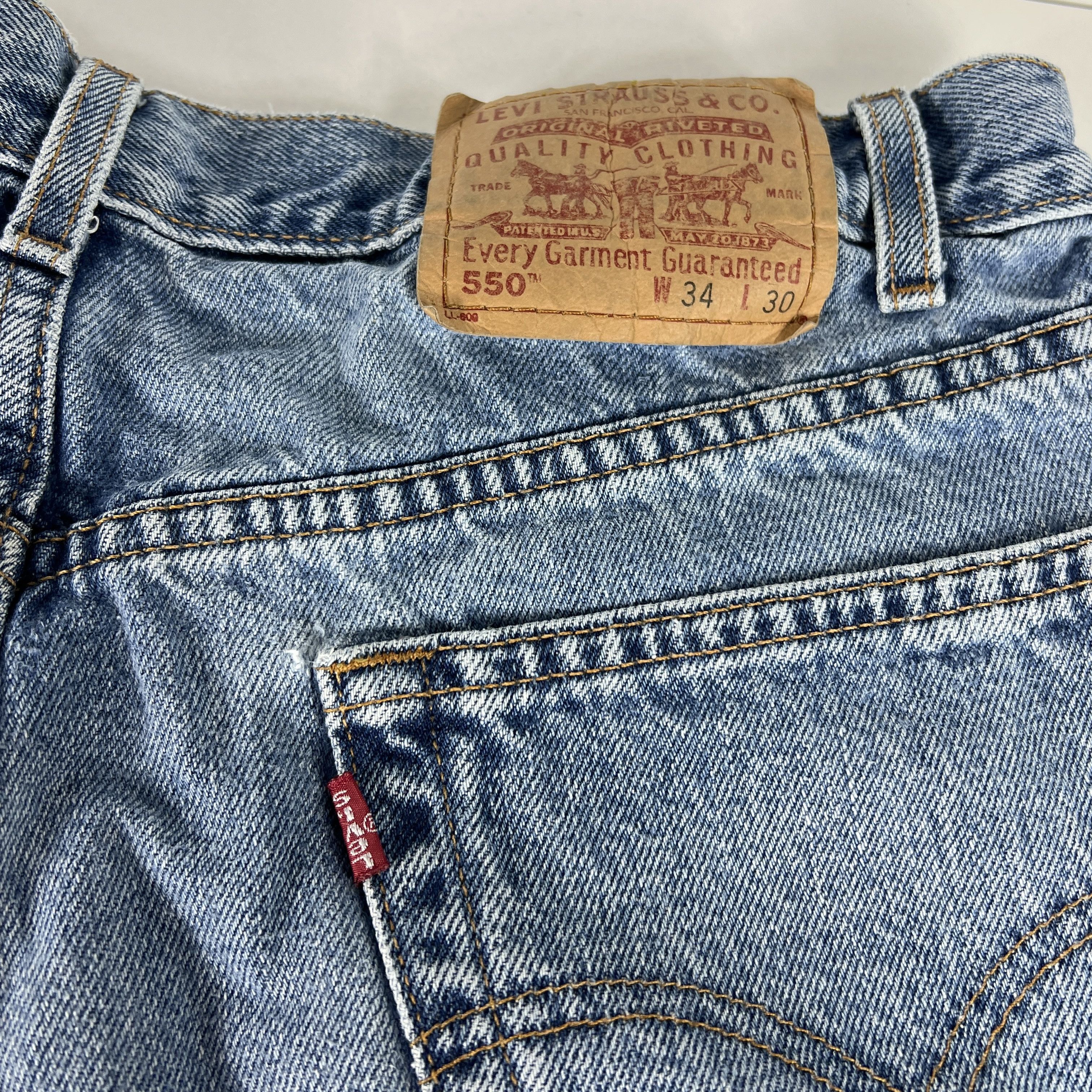 Levi's × Vintage Y2K Levi's Jeans 550 Relaxed Blue Faded Cotton Denim Size US 33 - 15 Thumbnail